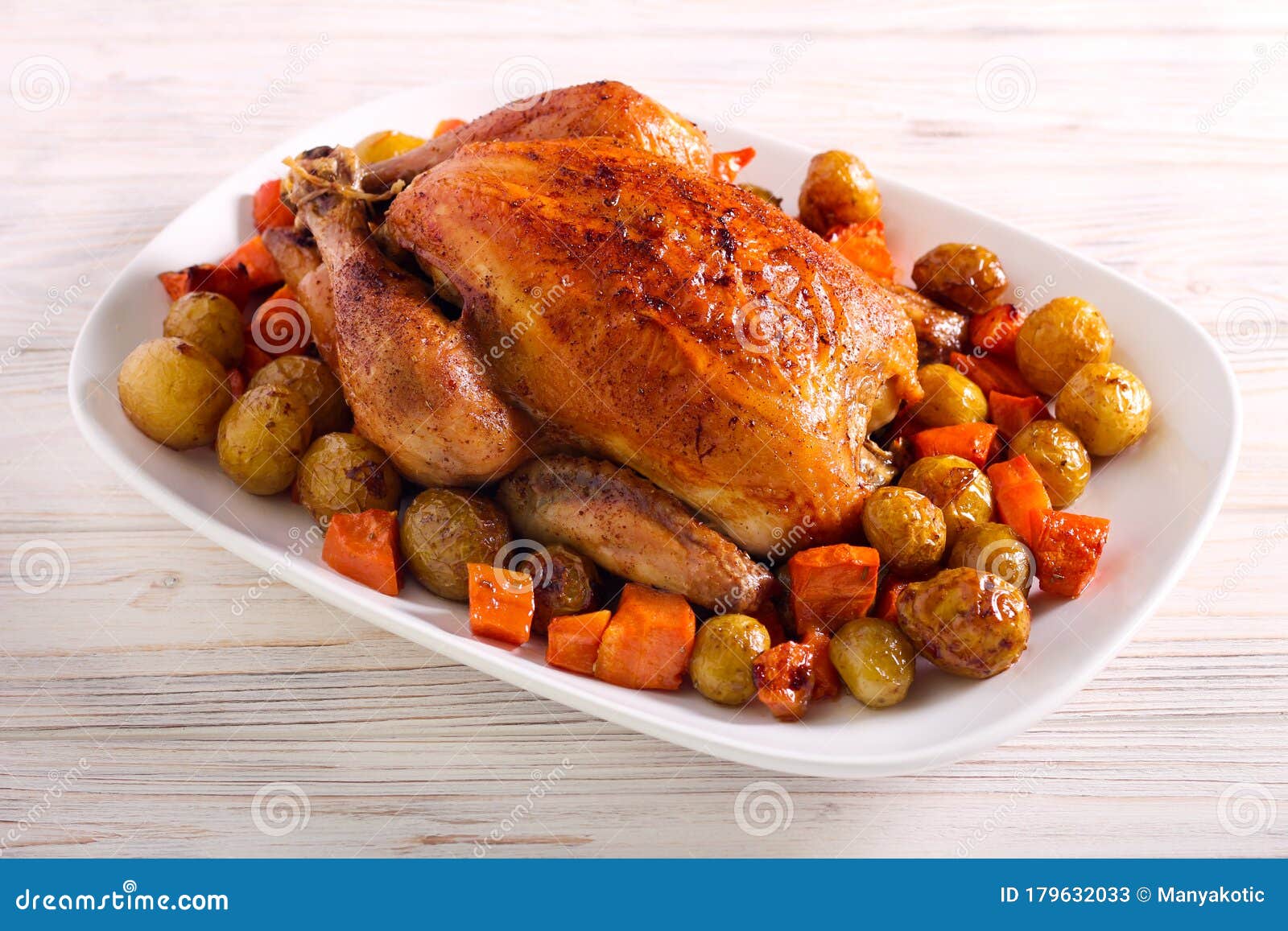 Baked Chicken with Baby Potatoes Stock Image - Image of food, dinner