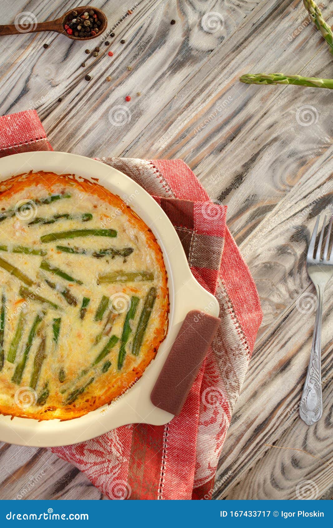Baked egg with asparagus stock image. Image of frittata 167433717