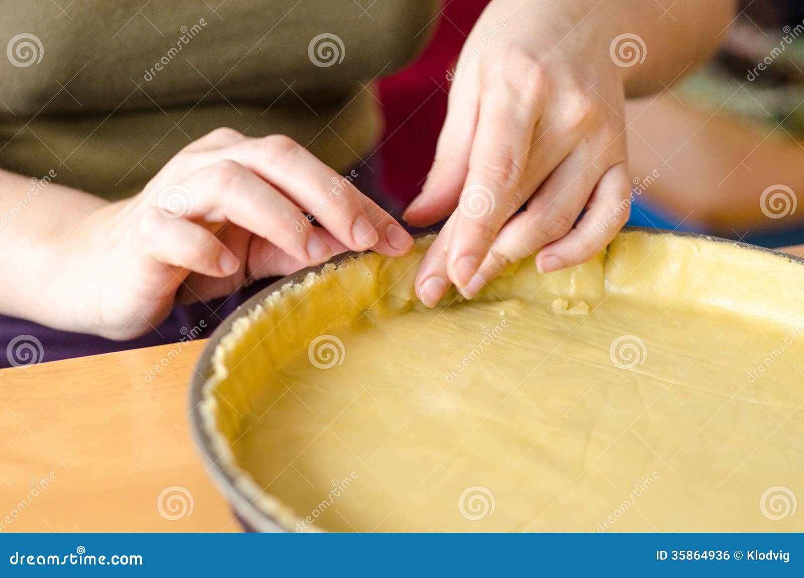 baker shaping pie crust