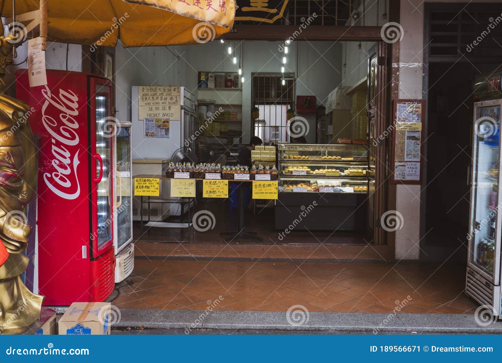 Bakery shop, Singapore editorial photo. Image of cityscape 189566671