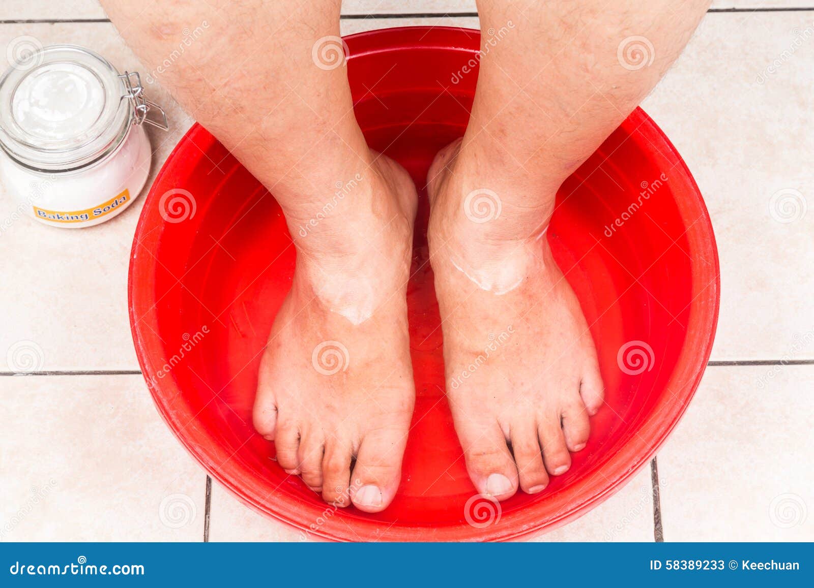 Поможет сода ногам. Ванна для ног из соды. Ноги в ведре. Ножная ванна для бассейна.