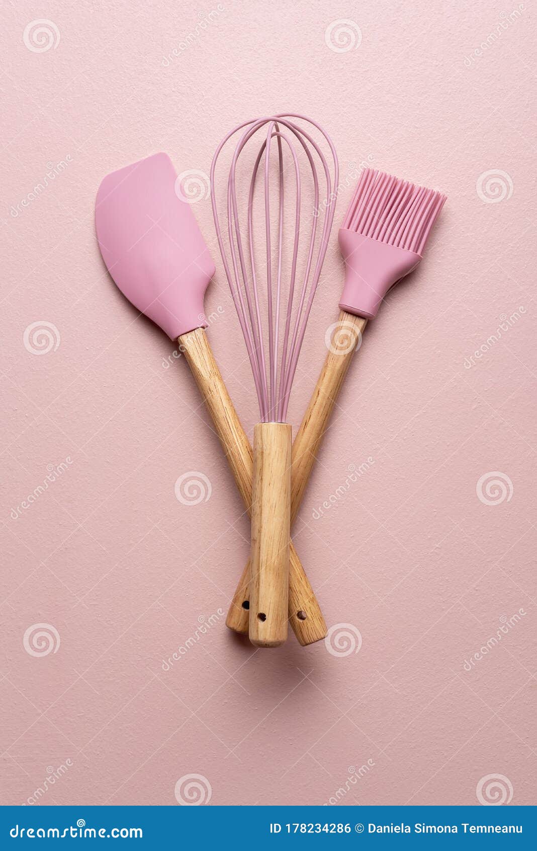 https://thumbs.dreamstime.com/z/baking-tools-pink-table-kitchenware-flat-lay-kitchen-as-brush-whisk-spoon-clean-utensils-178234286.jpg