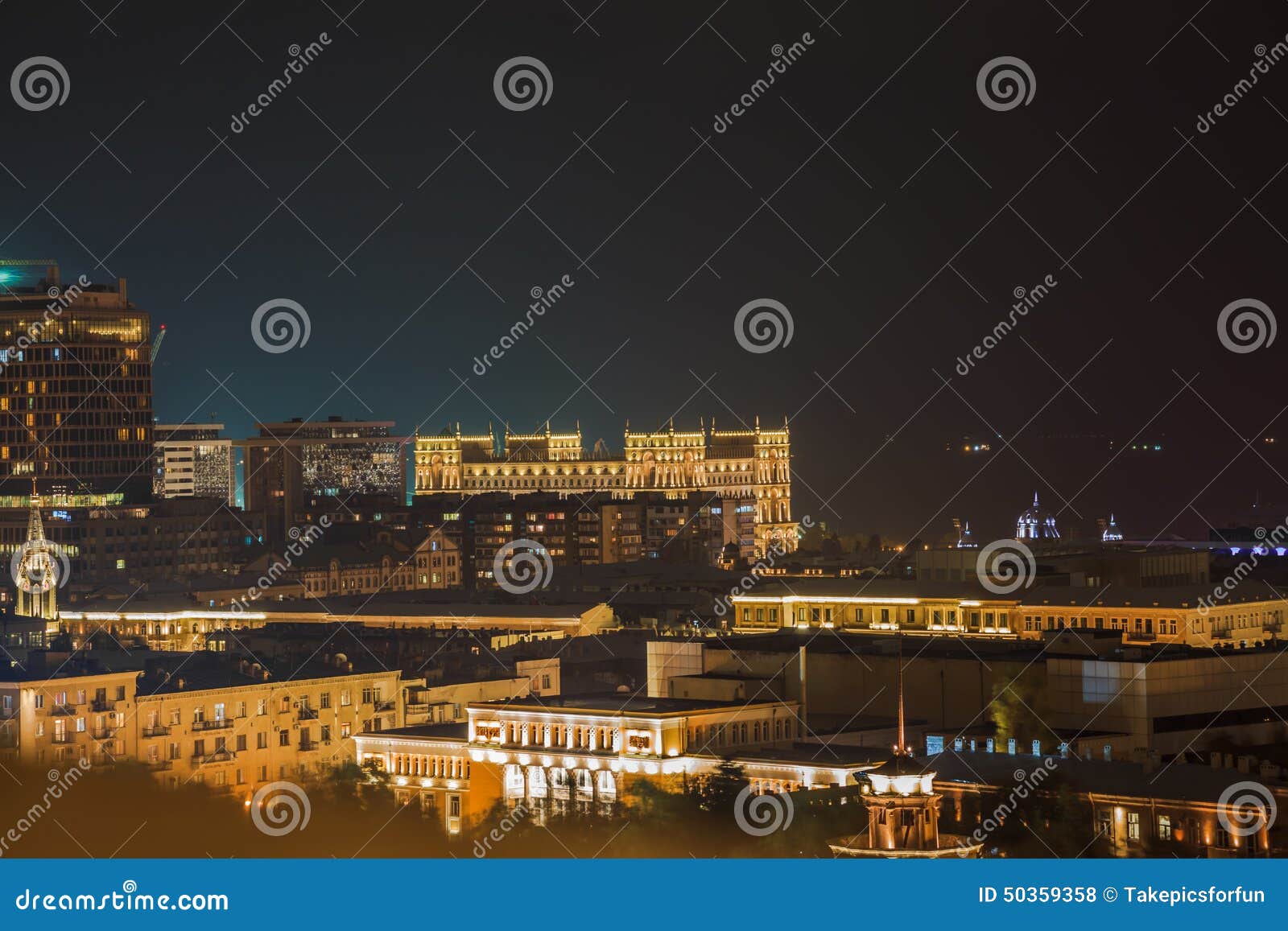 Bakou pendant la nuit. Bakou, la capitale de l'Azerbaïdjan pendant la nuit