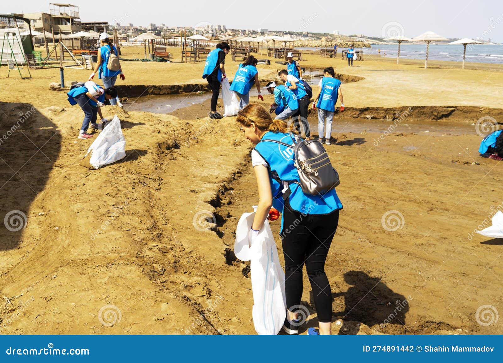 624 Beach Cleaning Asian Stock Photos - Free & Royalty-Free Stock Photos  from Dreamstime - Page 7