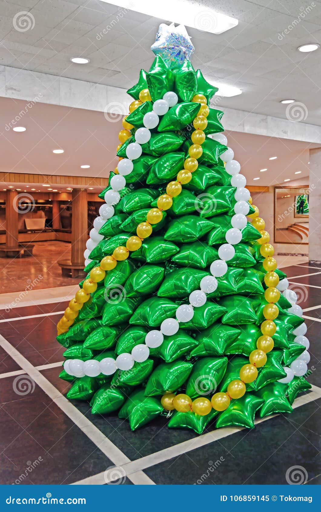 Balões No Formulário Da árvore De Natal Imagem de Stock - Imagem de casa, sazonal: 106859145 Balões No Formulário Da árvore De Natal Imagem de Stock - Imagem de casa, sazonal: 106859145