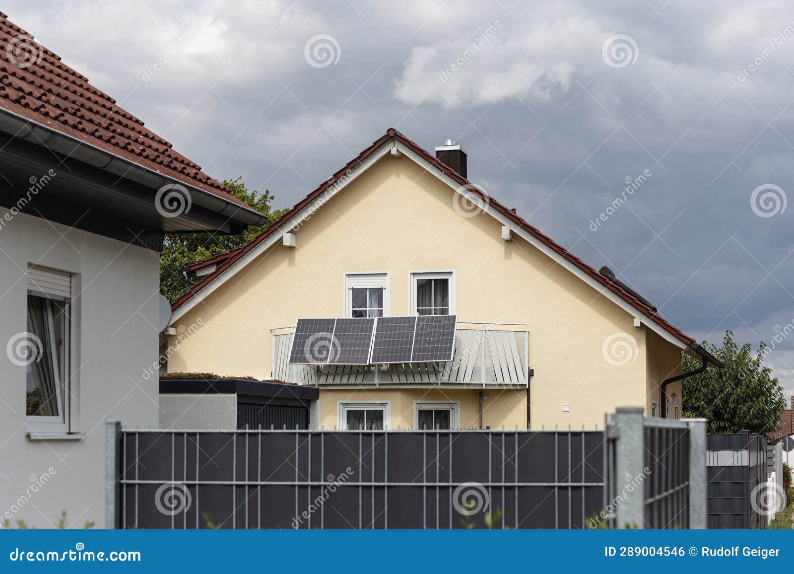 Une Centrale Électrique De Balcon Convient Également Aux Maisons