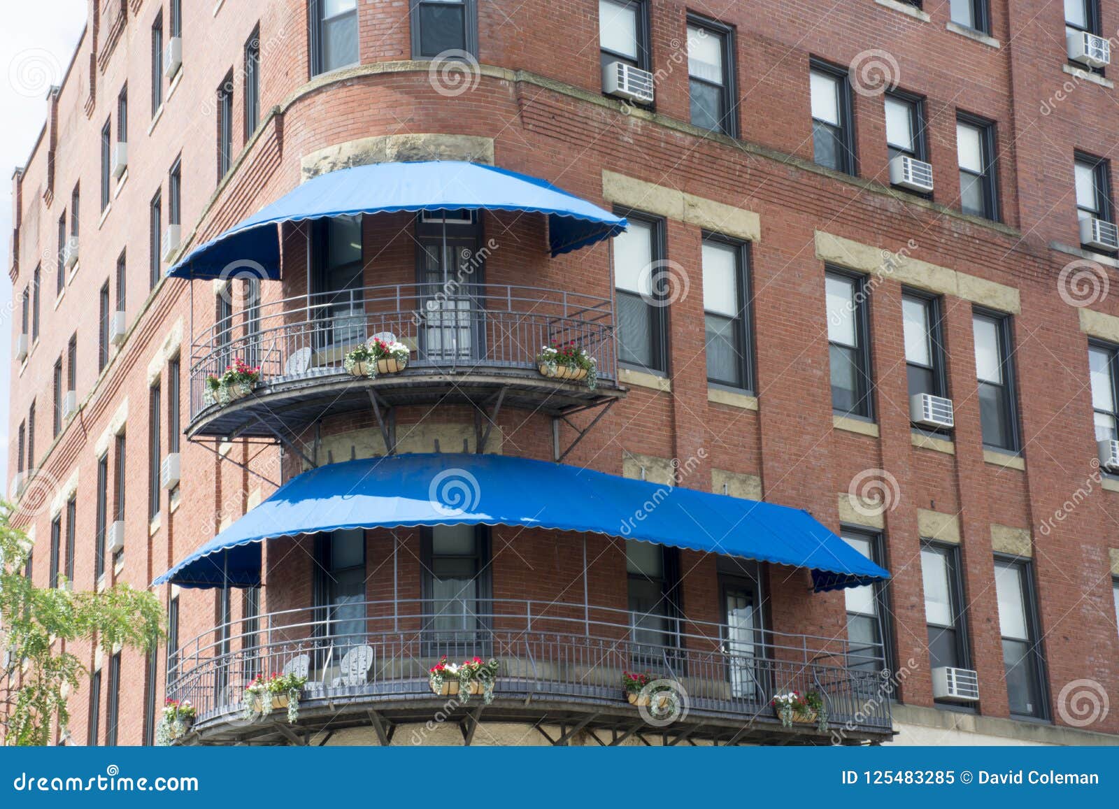 Balcones Del Hotel De Lafayette Imagen de archivo - Imagen de cubierto,  ohio: 125483285, image size:1600x1157