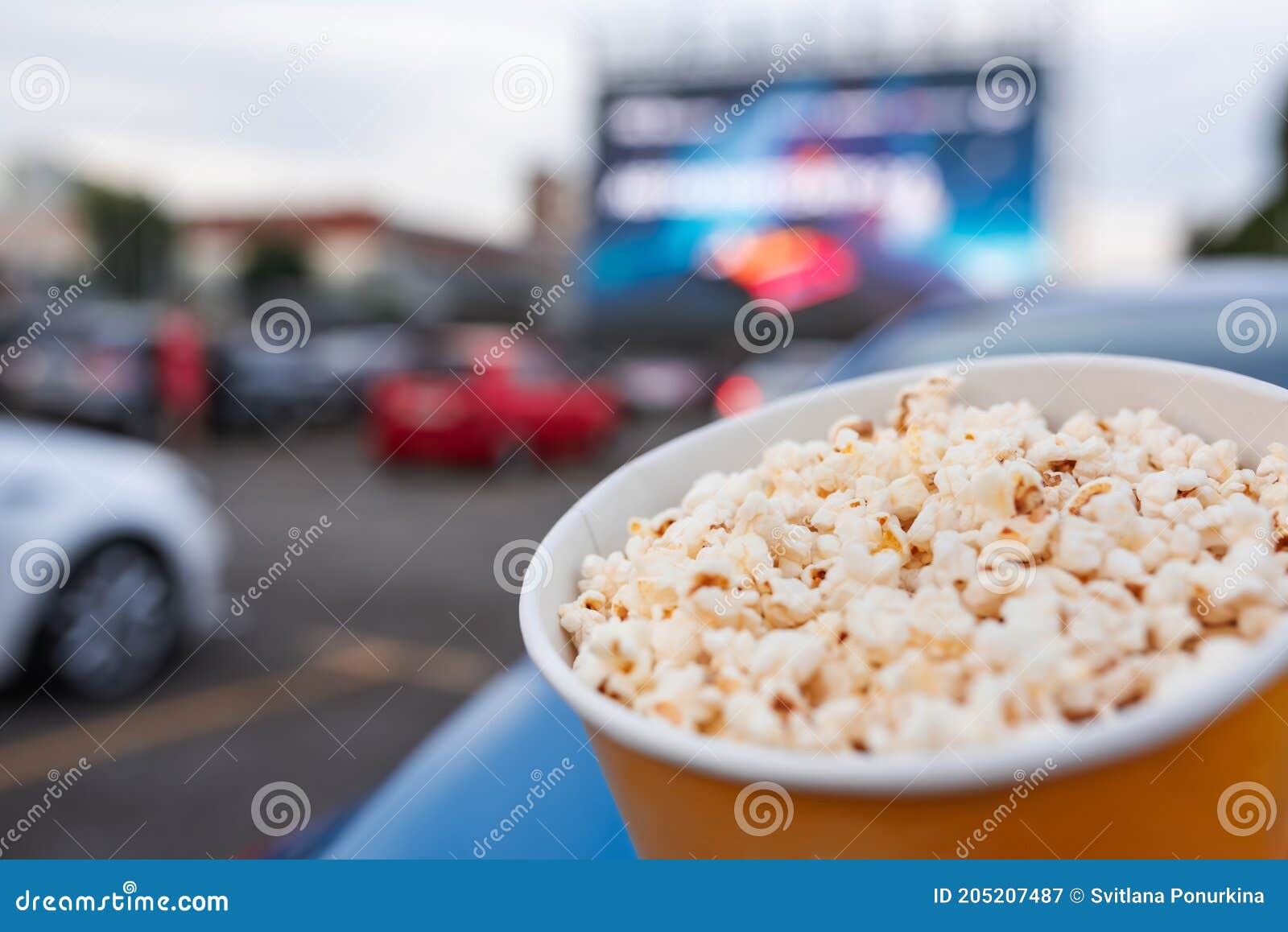 Fundo Estacionamento Cheio De Carros Antigos Estacionados à Noite Fundo,  Imagem De Carro No Cinema, Cinema, Teatro Imagem de plano de fundo para  download gratuito