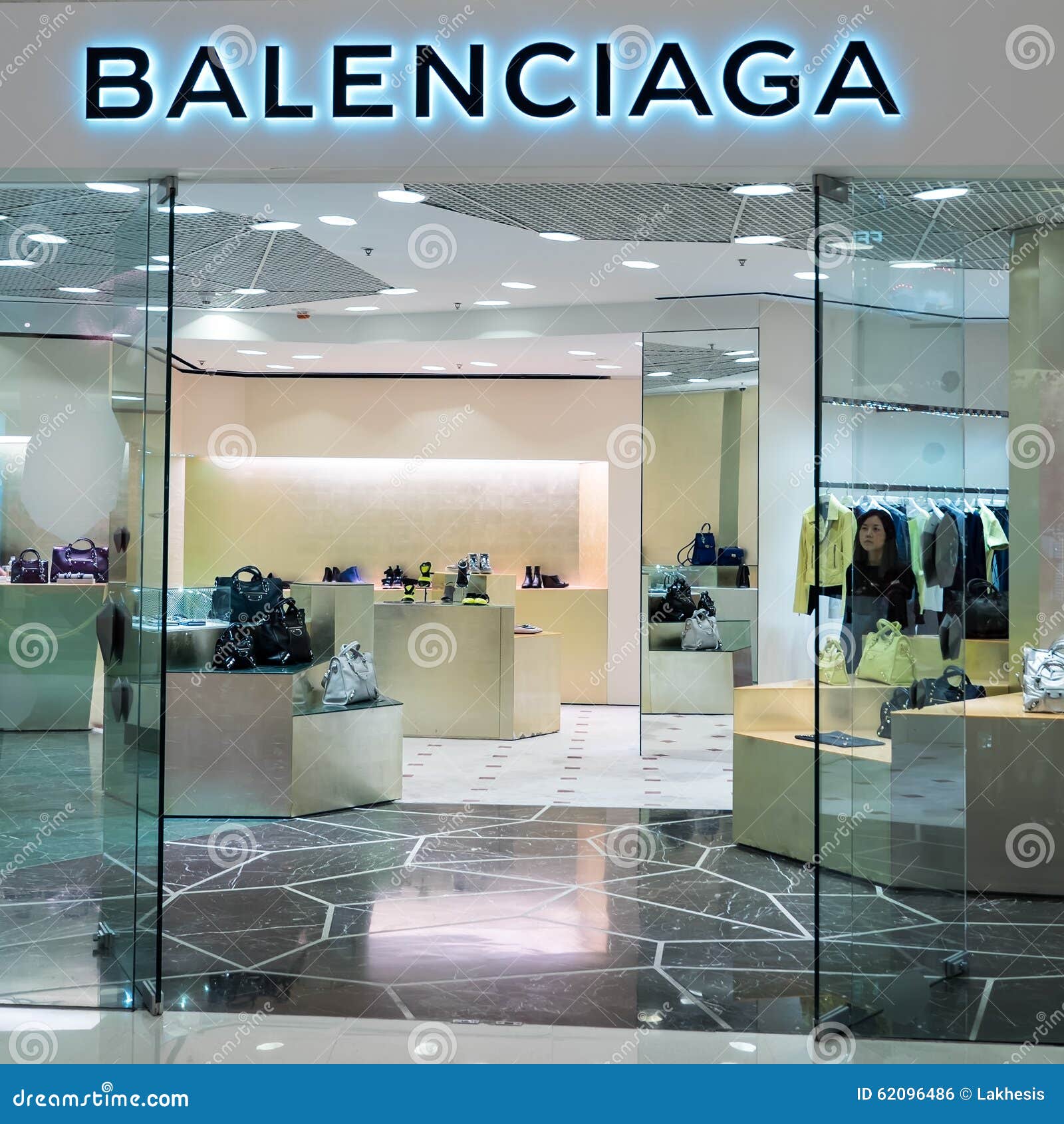 æggelederne Bøde gele Balenciaga Fashion Boutique Display Window. Hong Kong Editorial Photo -  Image of haute, apparel: 62096486