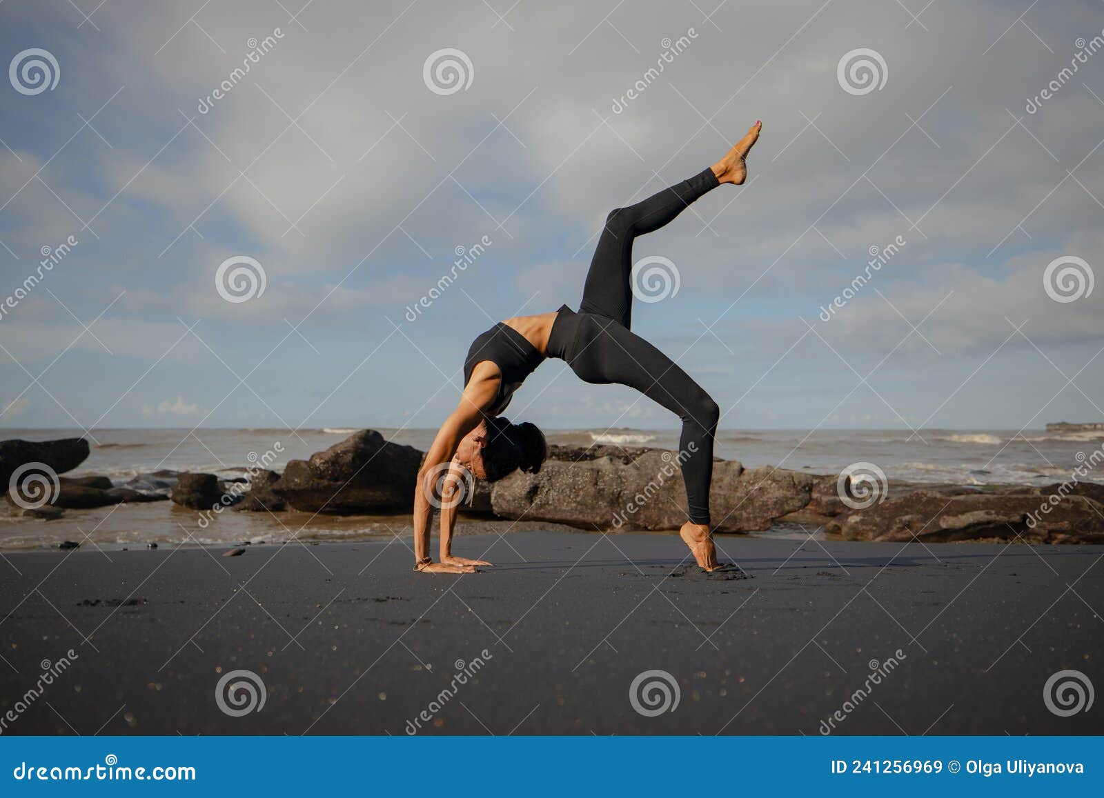 UrdhvaDhanurasana ? #UpwardBowPose or #Chakrasana ? #WheelPose on  ????@yogaalignment with @jnetvoo ???? ??? ?… | Advanced yoga, Wheel pose  yoga, Yoga tutorial