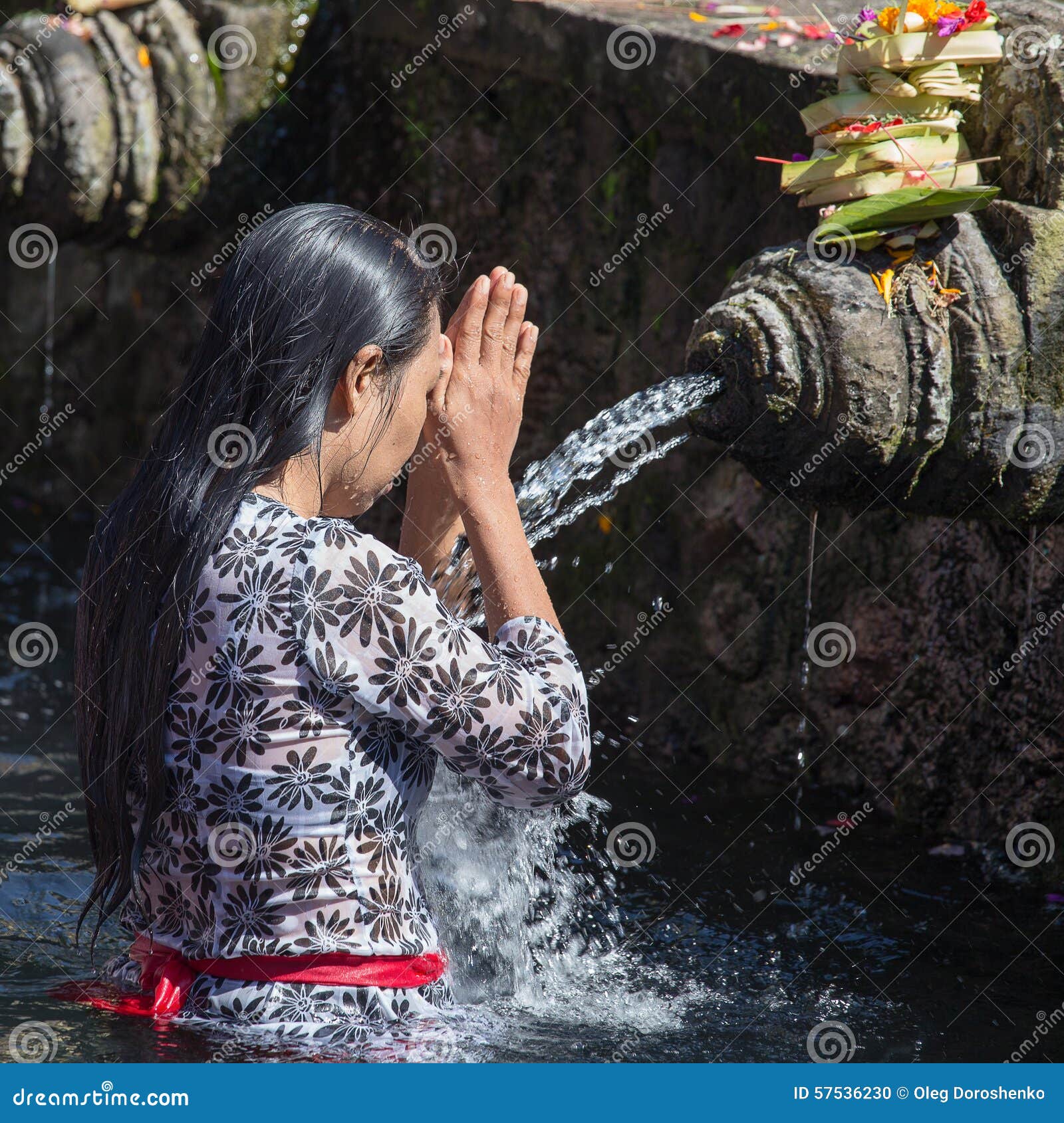 Balinese Families Come To The Sacred Springs Water Temple Of Tirta 