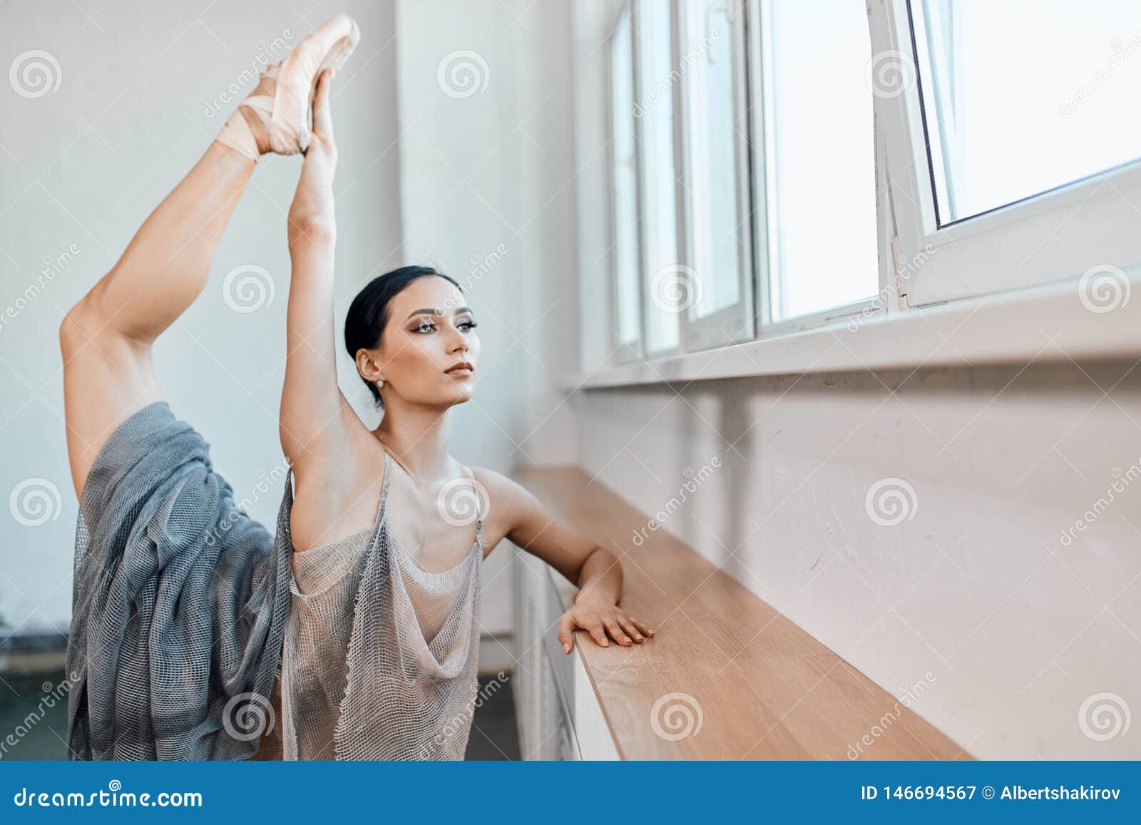 Ballerina Standing on One Leg on Toes in Pointe and Lifting Another One ...