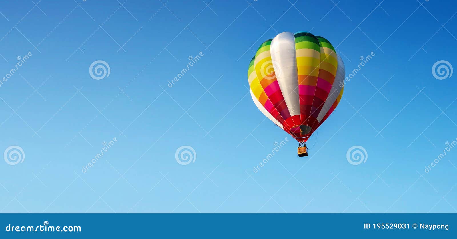 Ballon bleu ciel image stock. Image du loisirs, conduite - 195529031