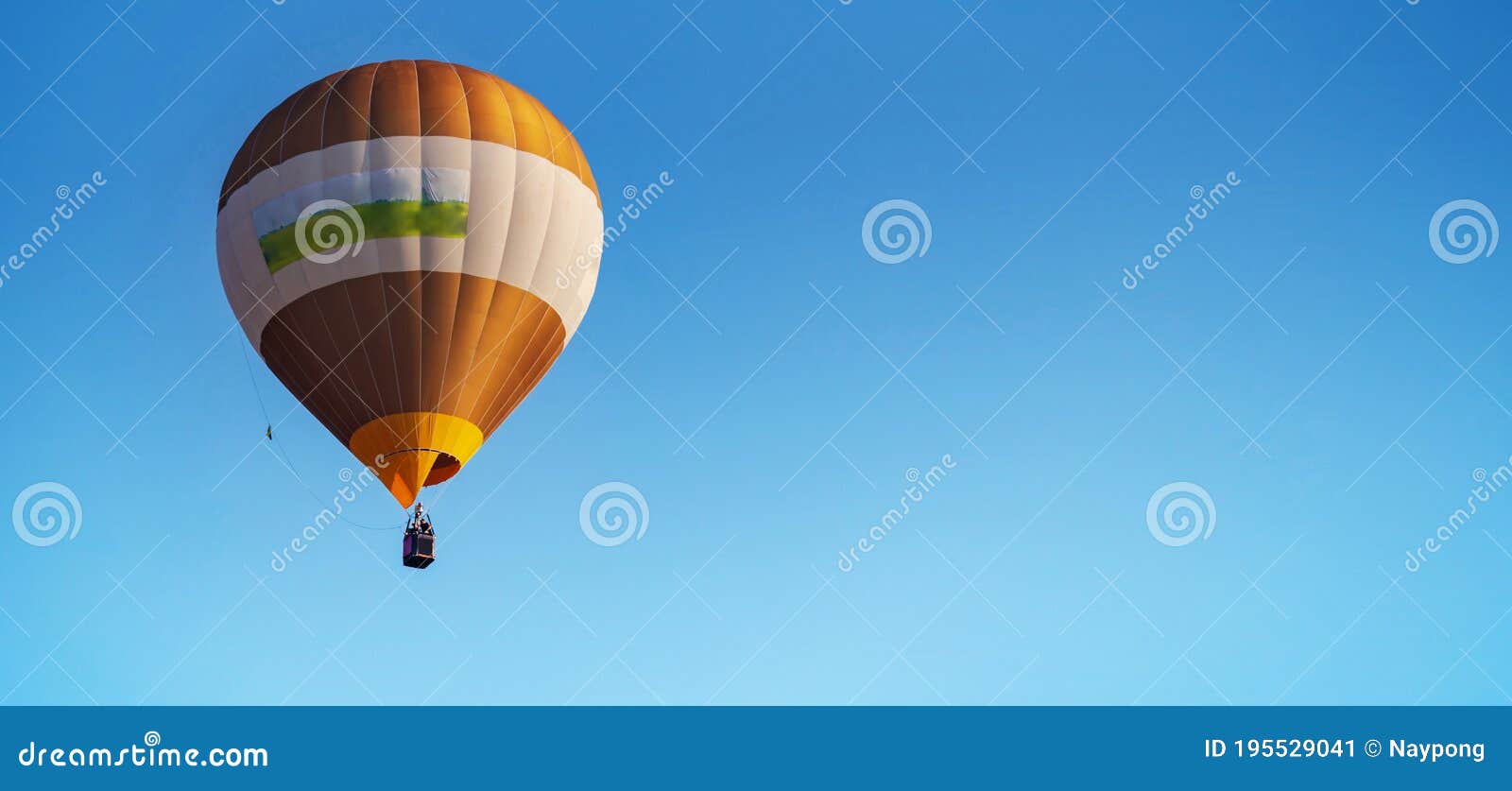 Ballon bleu ciel image stock. Image du ciel, voyage - 195529041