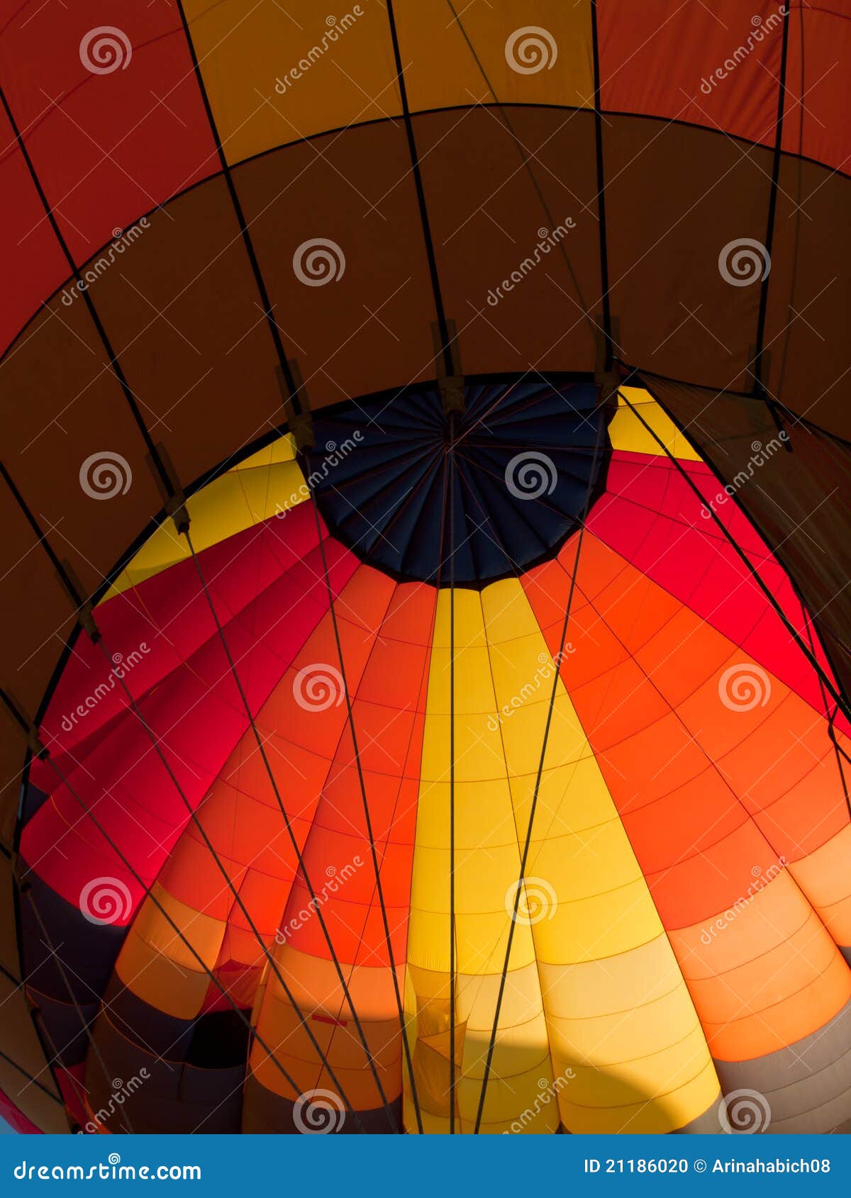 Ballons d'air chaud. Ballons à air chauds dans un domaine pendant un festival dans Loveland, le Colorado.