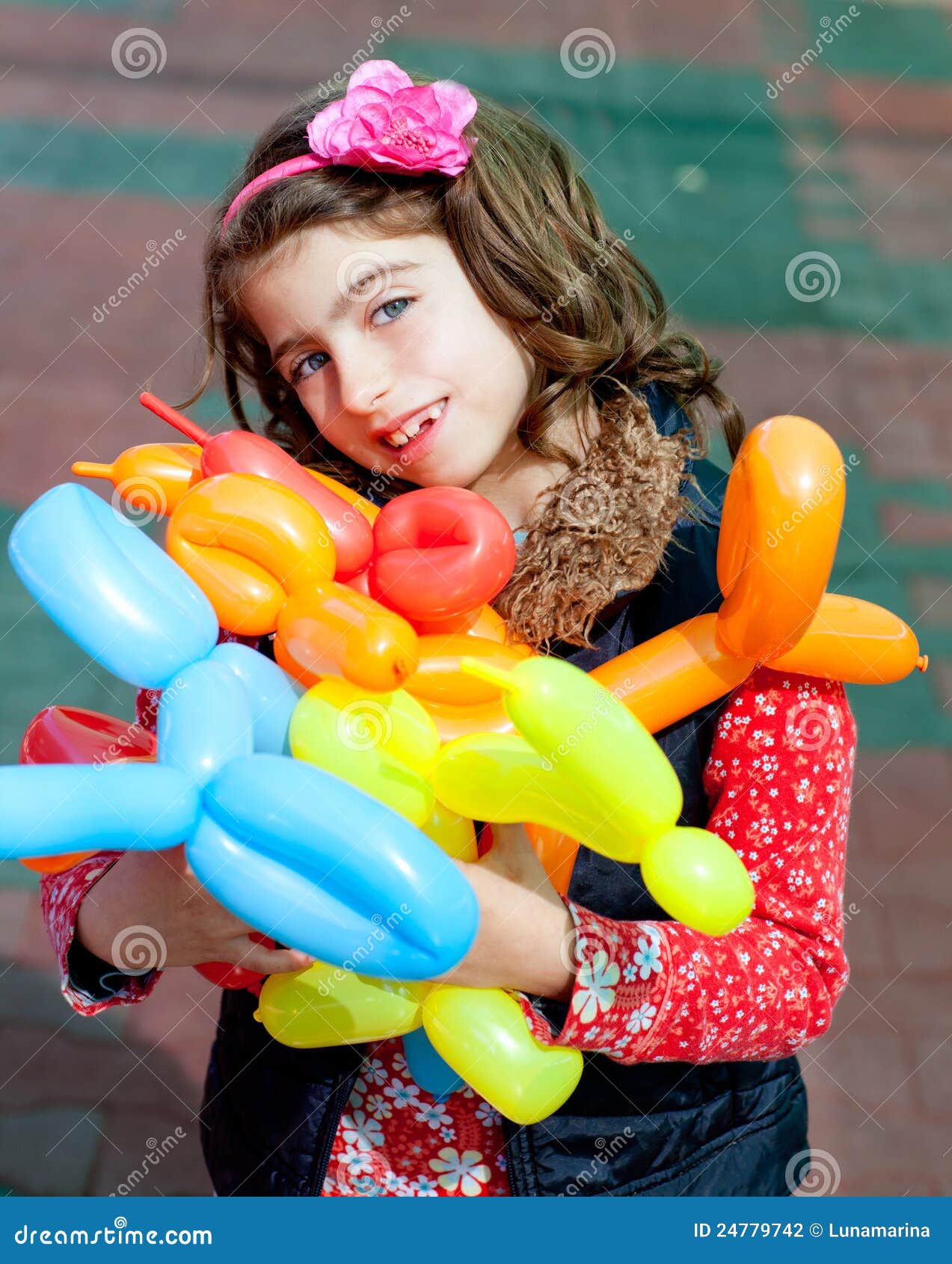 balloon twisting art children happy