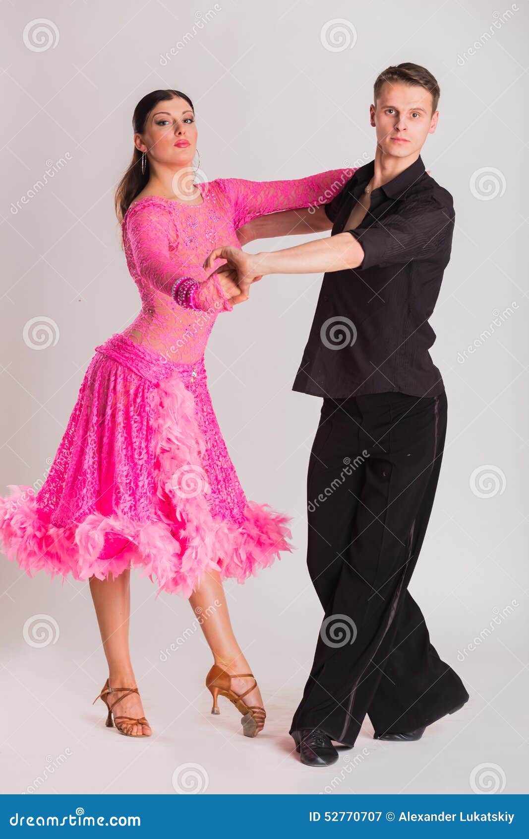 Beautiful Ballroom Dance Couple In A Dance Pose Isolated On White  Background. Sensual Professional Dancers Dancing Walz, Tango, Slowfox And  Quickstep, Black And White Banco de Imagens Royalty Free, Ilustrações,  Imagens e