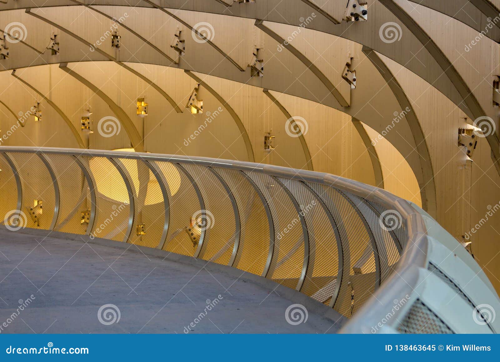 Balustrade De Fer Et Modèle De Places Du Parasol De Metropol