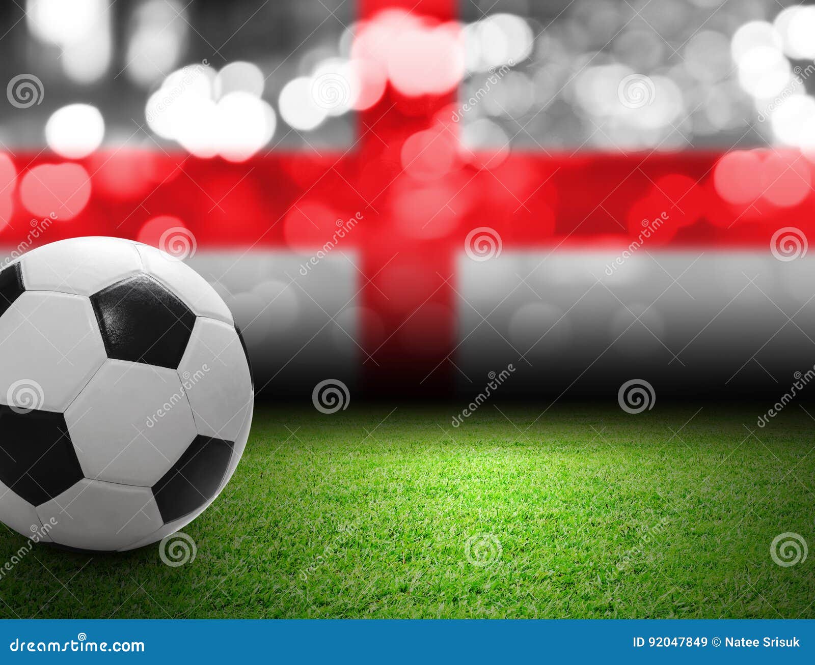 Balón De Fútbol En El Campo De Fútbol Imagen de archivo Imagen de
