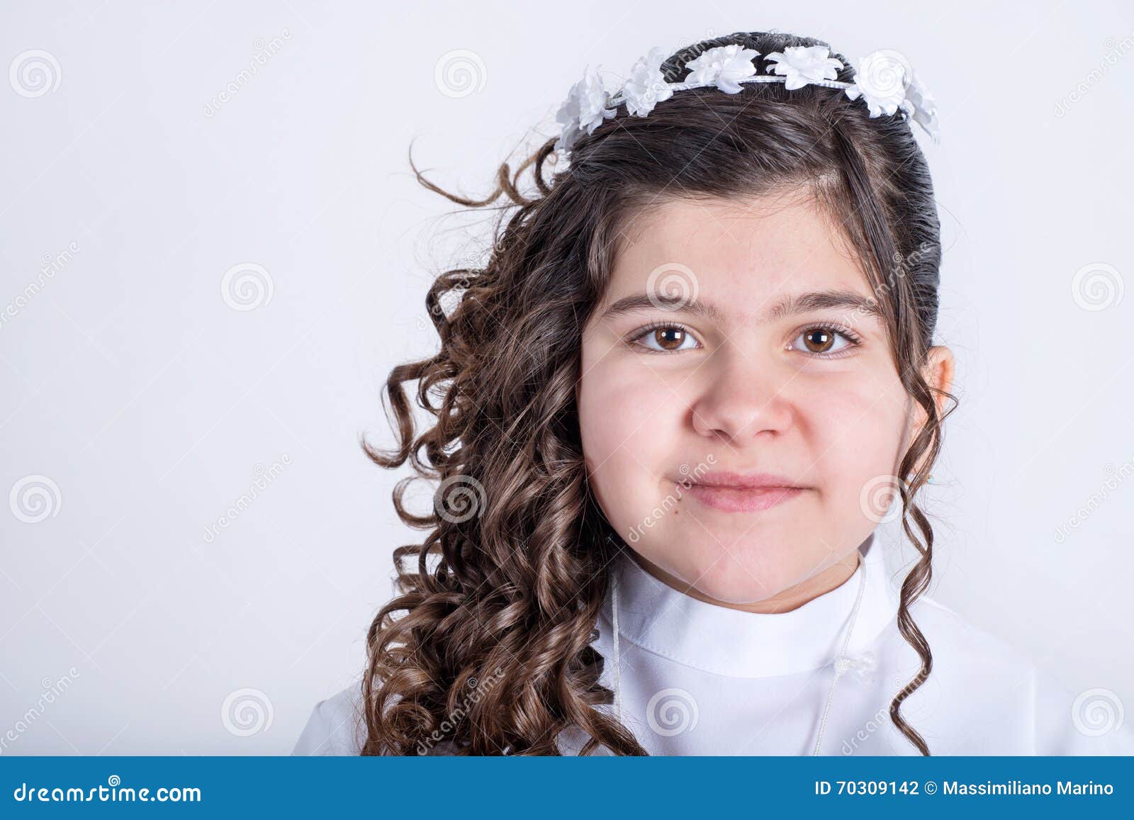 Bambina Del Ritratto Con Capelli Ricci Fotografia Stock Immagine Di Bambino Jesus 70309142