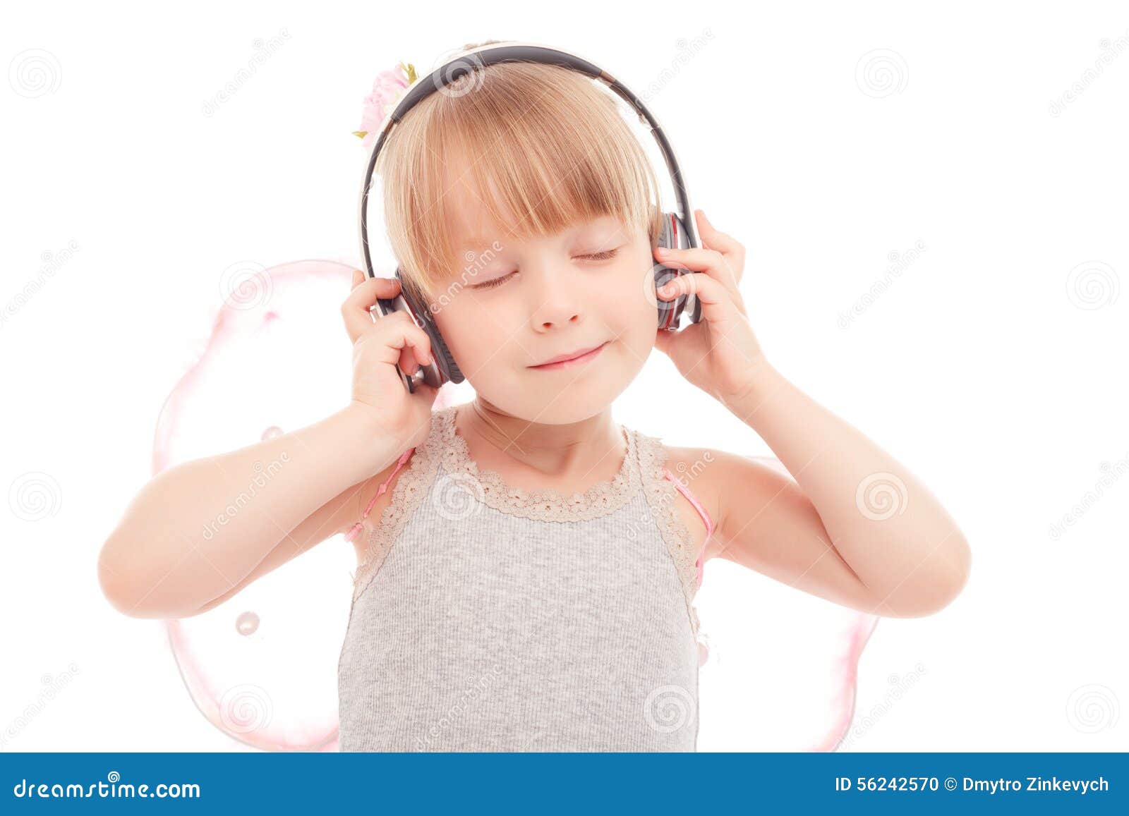 Слушать девочка милашка а в руках. Маленькая девочка слушает музыку. Картинка девочка слушает. Фотография пквица маленькая девочка слушает радио и поёт тни фото.