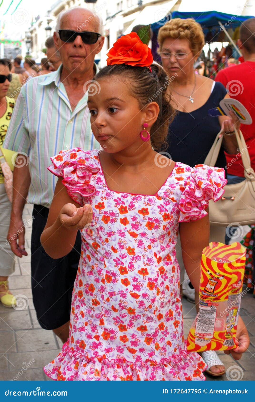 Bambina Spagnola Che Mangia Snack a Malaga, Spagna Immagine Editoriale -  Immagine di spagnolo, carnevale: 172647795