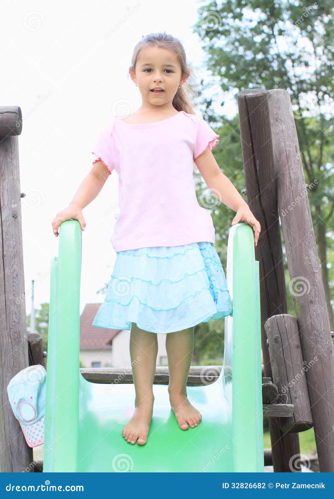 Картинки ВИДЕО ПОД ЮБОЧКОЙ У ДЕВОЧКИ 