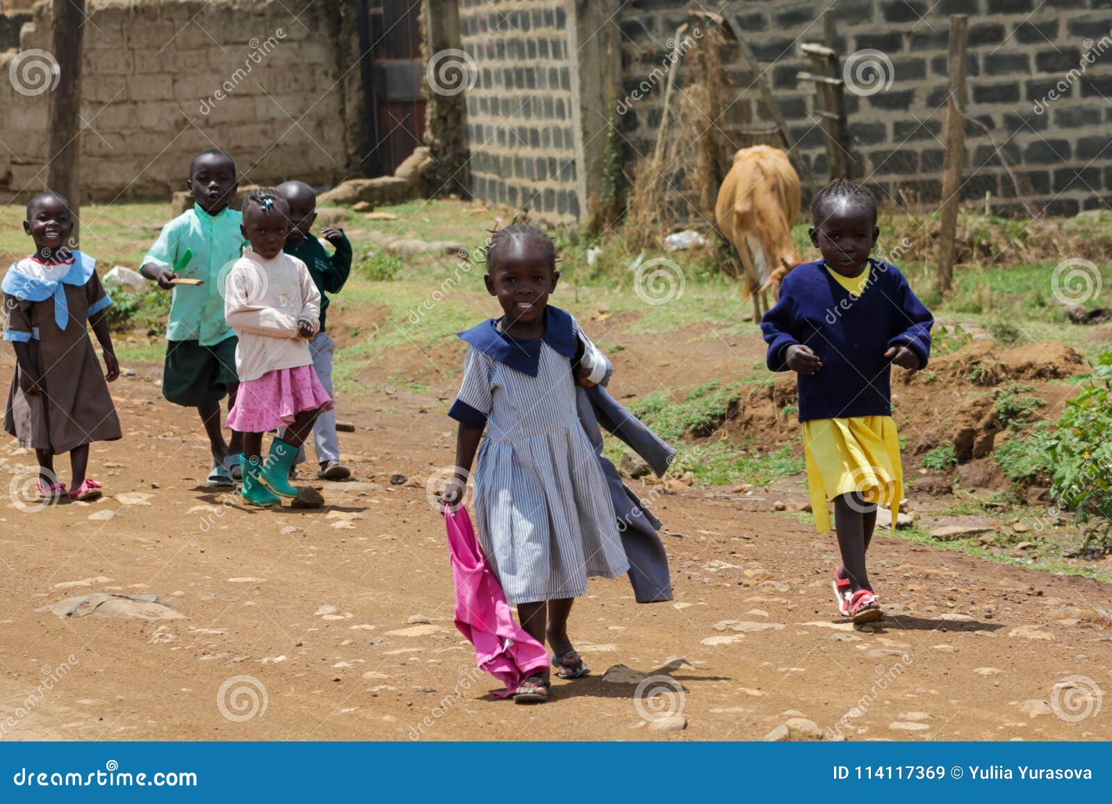 Bambini Poveri Africani Sulla Via Immagine Stock Editoriale Immagine Di Bambini Africani