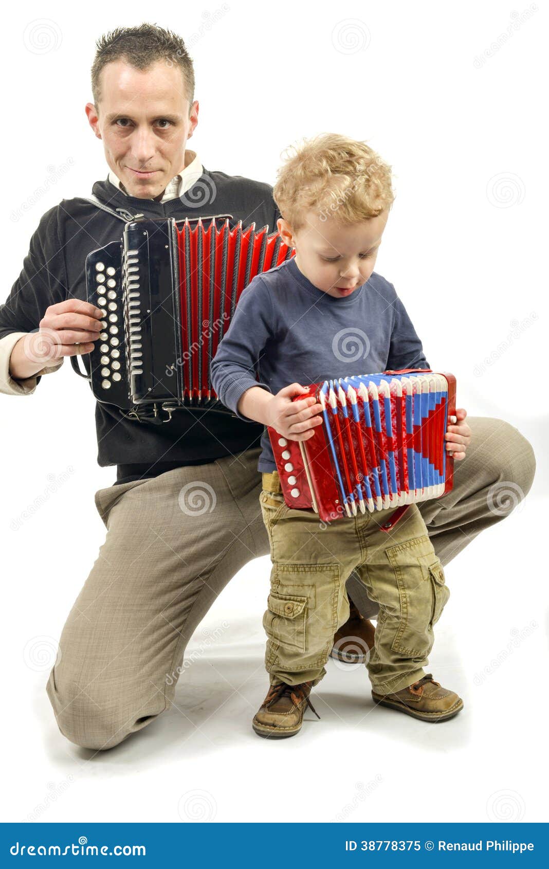 Bambino E Giovane Che Giocano La Fisarmonica Immagine Stock Immagine