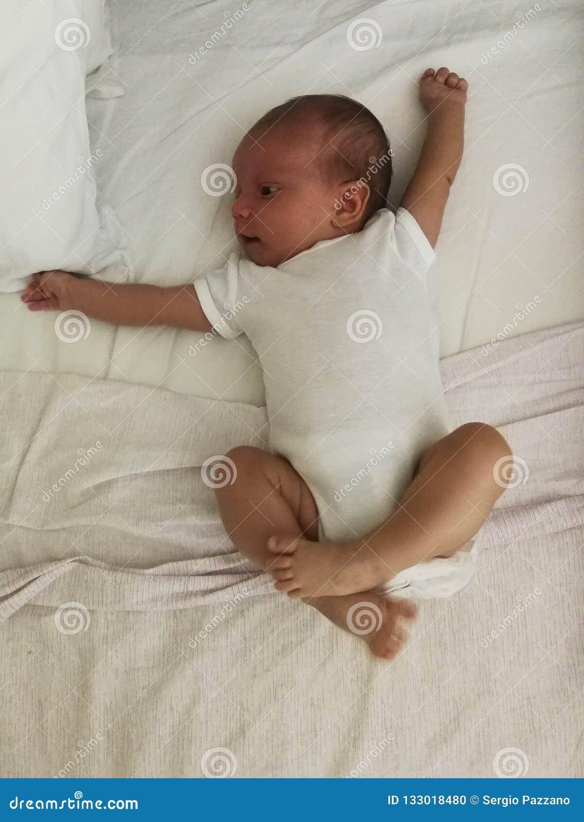 Bambino Maschio Neonato Di Estate Fotografia Stock Immagine Di Felice Mese