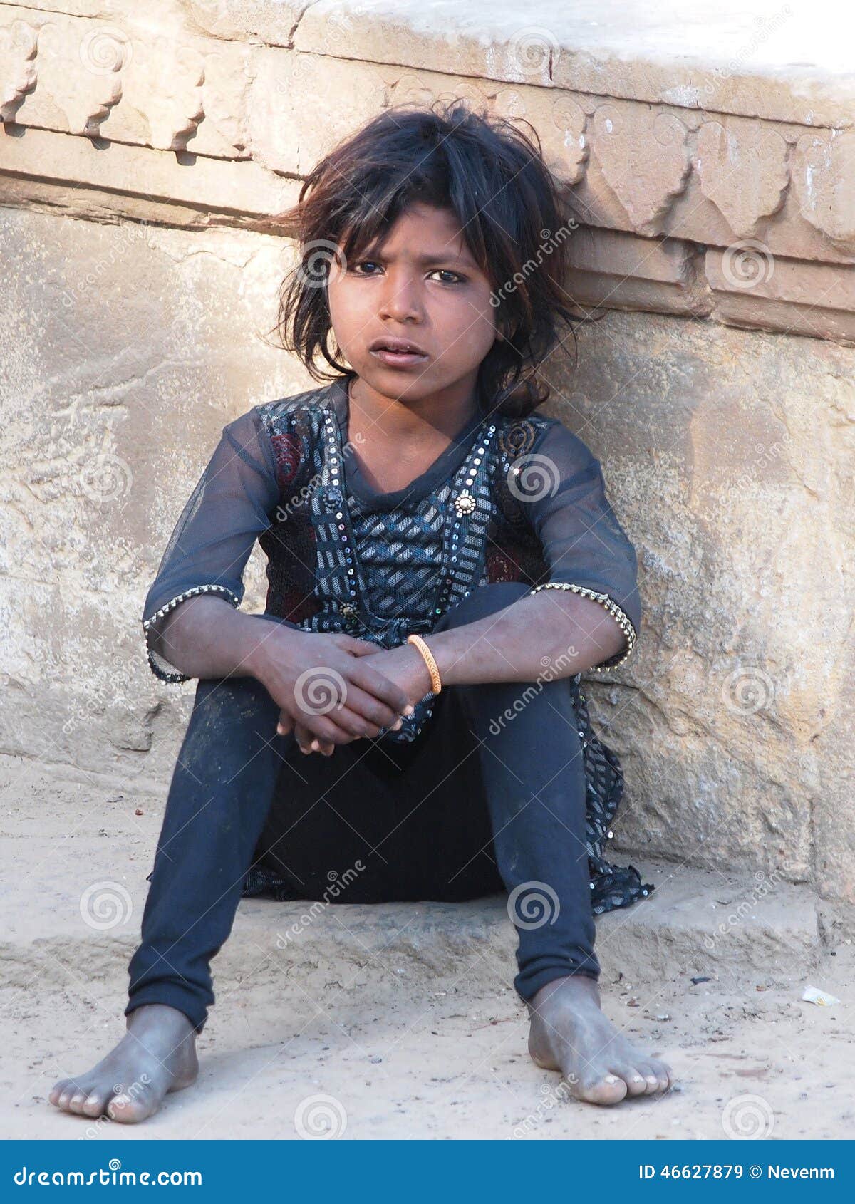 Bambino povero immagine stock editoriale. Immagine di speranza 46627879