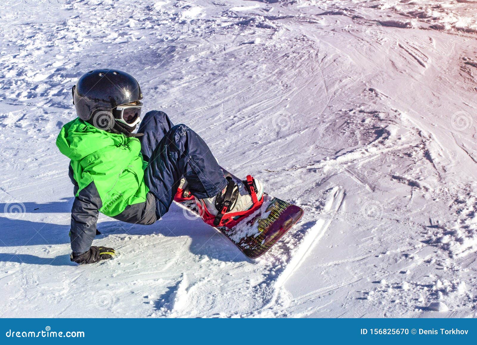 Bambino Sullo Snowboard in Natura Di Tramonto Di Inverno. Foto Di Sport Con  Pubblicare Spazio Fotografia Stock - Immagine di freestyle, veloce:  156825670