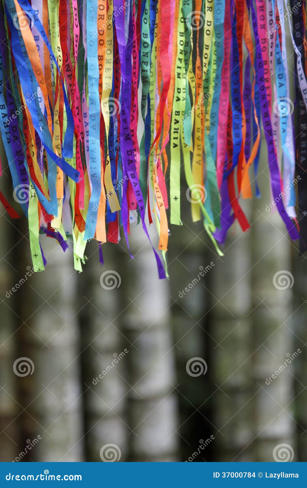 Bambou Brésilien Coloré Forest Jungle De Rubans De Souhait De Carnaval  Photo stock - Image du coloré, cérémonie: 37000784