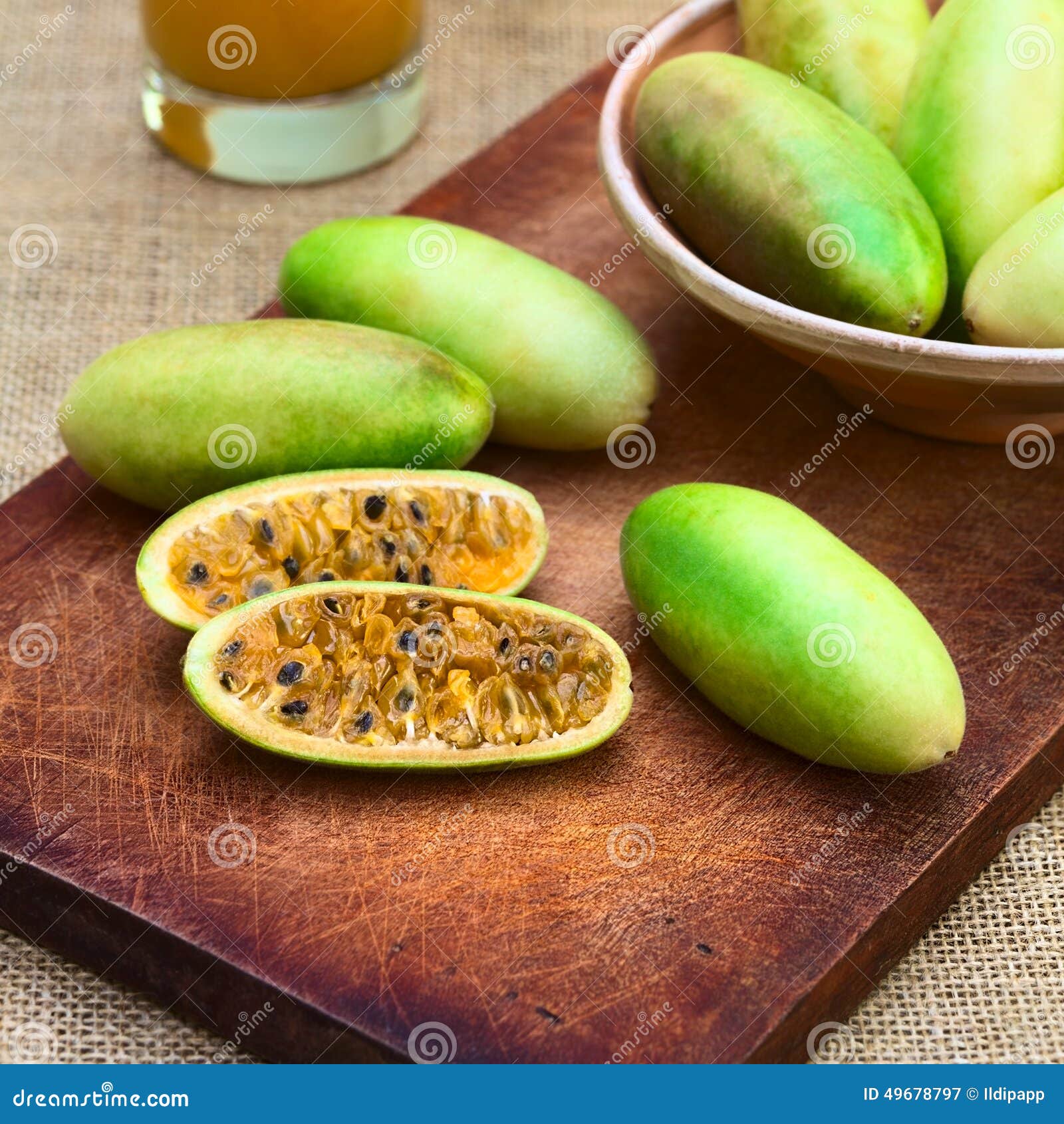 Banana Passionfruit (lat Passiflora Tripartita) Imagem de Stock Imagem de venezuela, semente