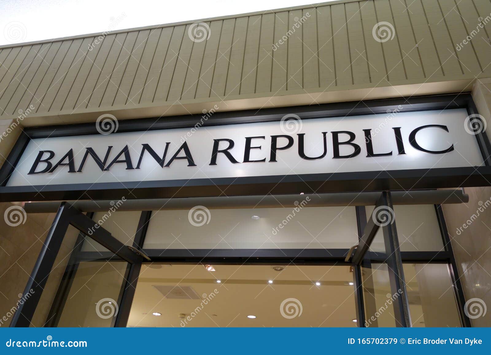 Banana Republic Sign editorial stock image. Image of holiday - 165702379