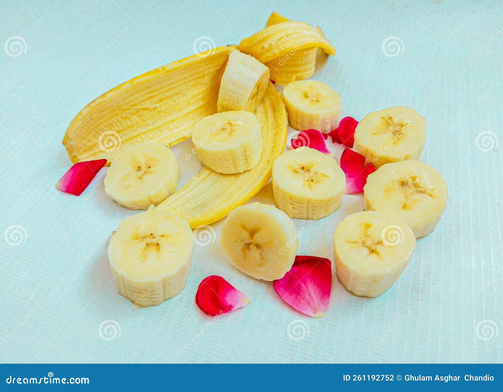Banane Pelée Et Coupée En Morceaux Bananes Fraîches Fruits