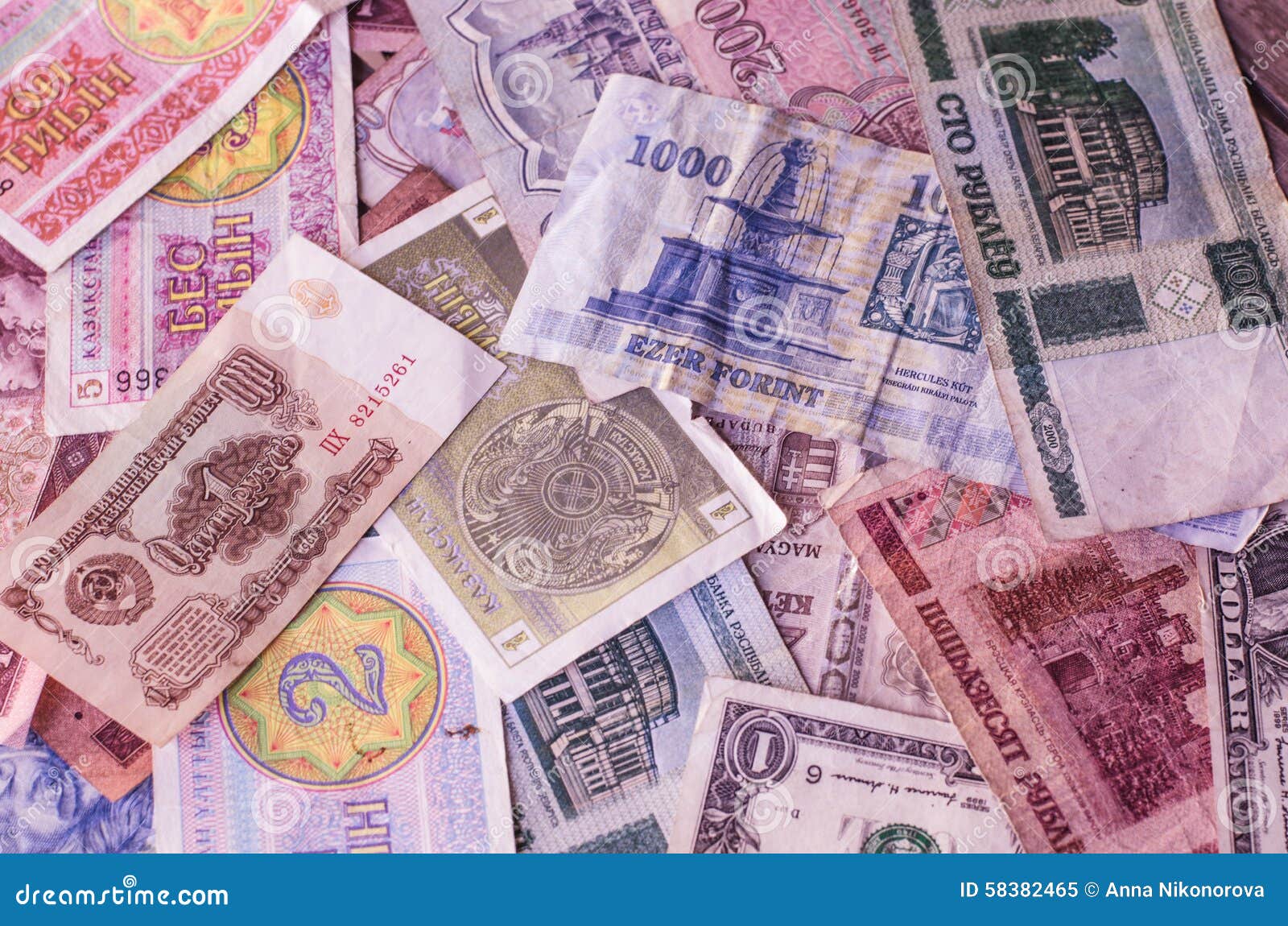 Monete E Banconote Dei Paesi Differenti Fotografia Stock - Immagine Di - Foto 13