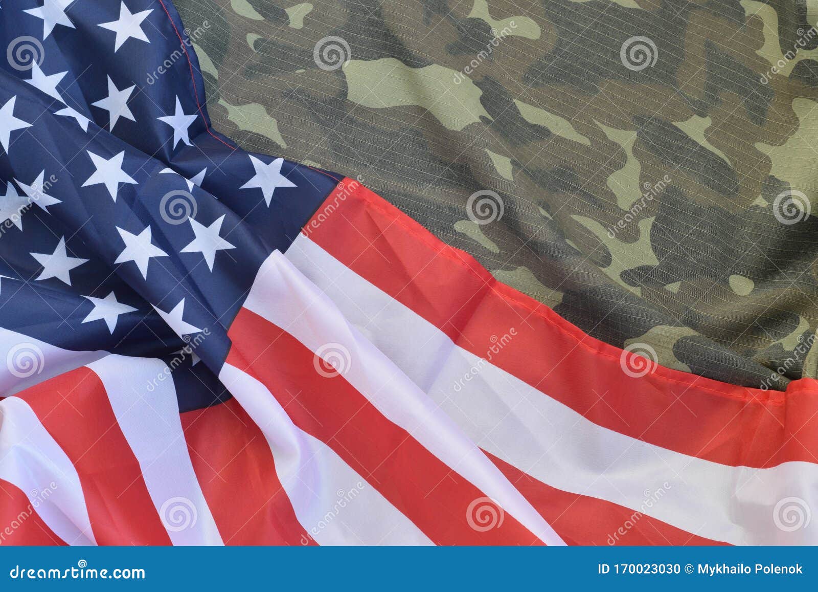 Bandeira Dos Estados Unidos Da América E Casaco-uniforme Militar Dobrado  Símbolos Militares - Faixa Conceptual De Fundo Para Os a Foto de Stock -  Imagem de honra, revestimento: 170023030