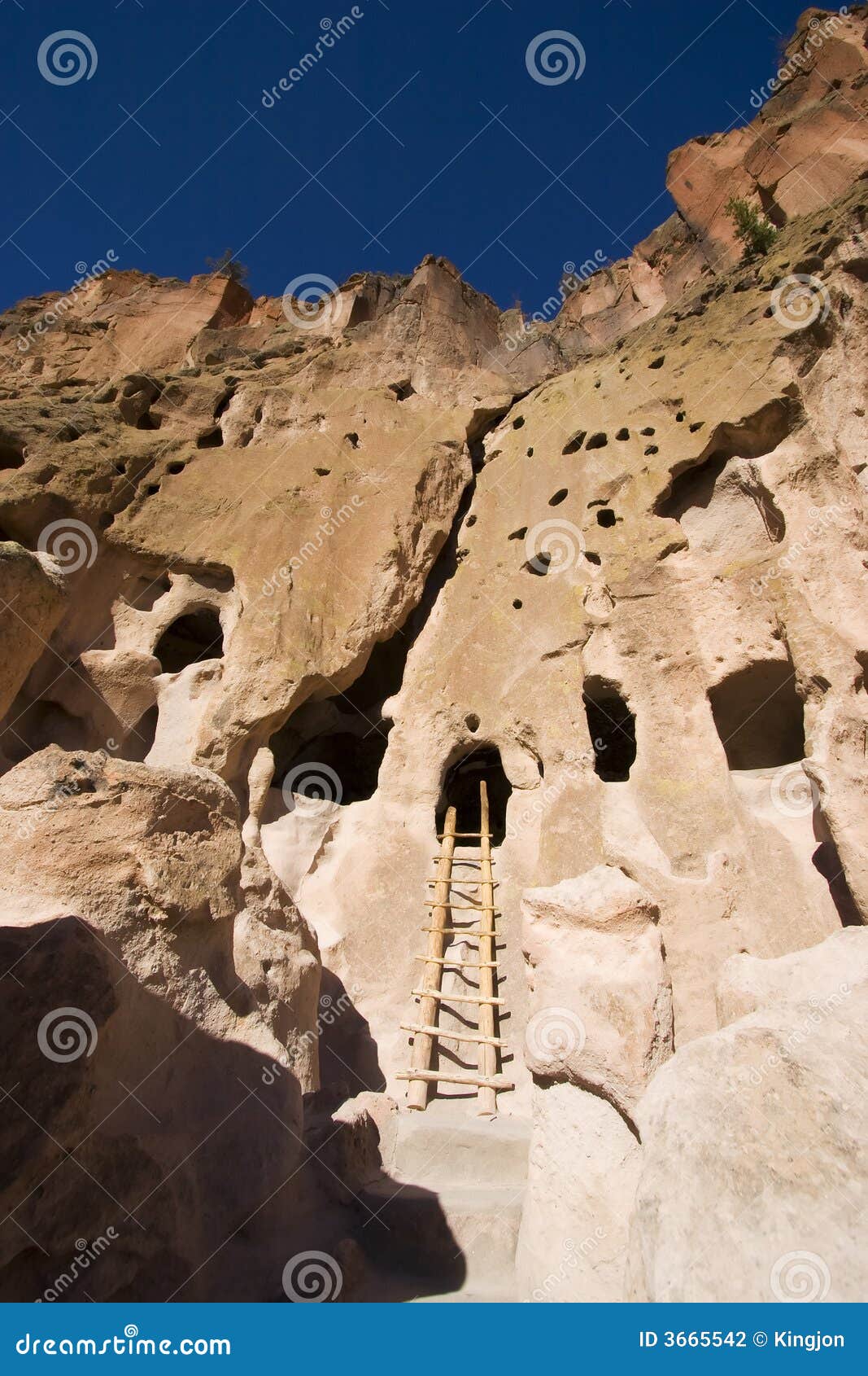 bandelier new mexico cliff dwellings