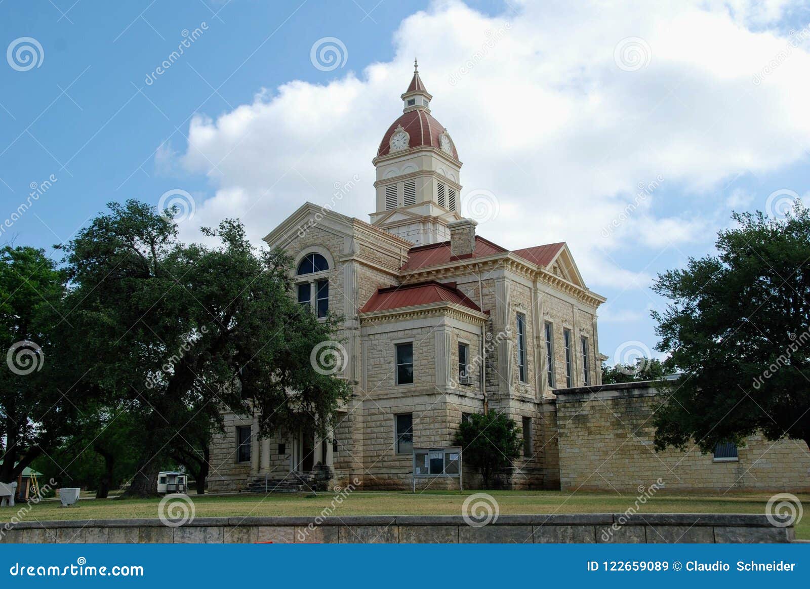 bandera county courthouse, bandera, texas, usa