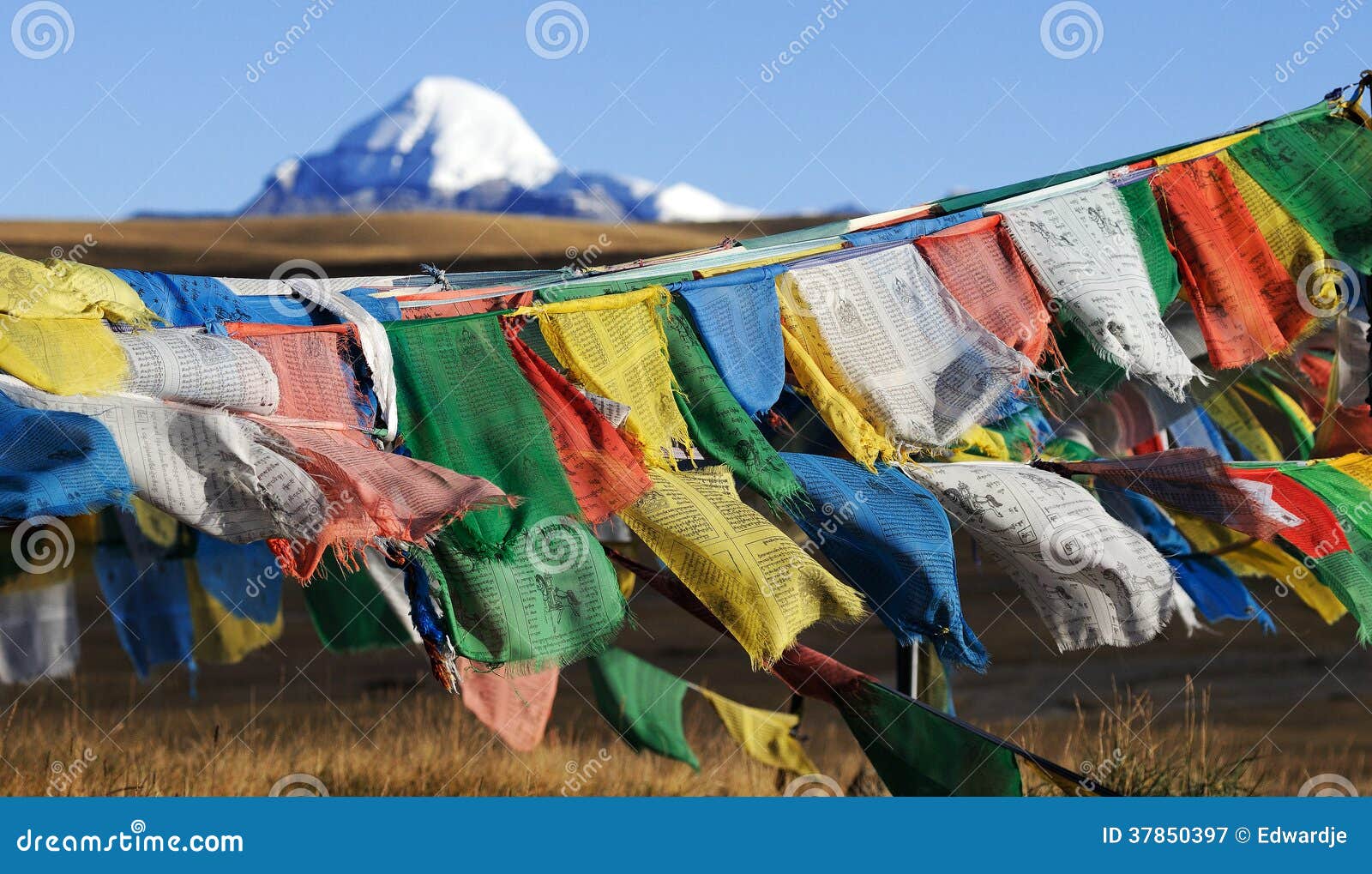 Banderas Tibetanas Del Rezo Imagen de archivo - Imagen de altitud, cubo:  37850397