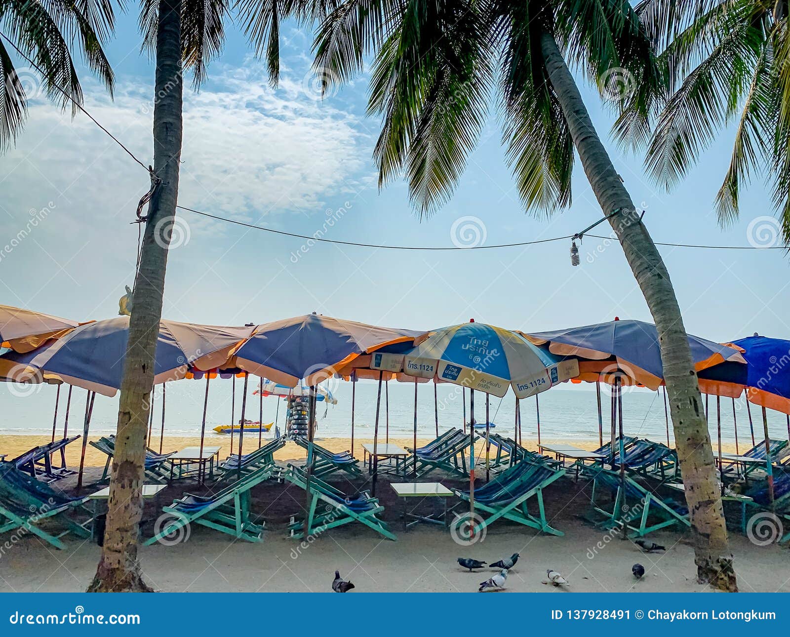 Sydøst Harmoni Grunde Bang Saen Beach, Chonburi, Thailand Editorial Photo - Image of edge,  closest: 137928491