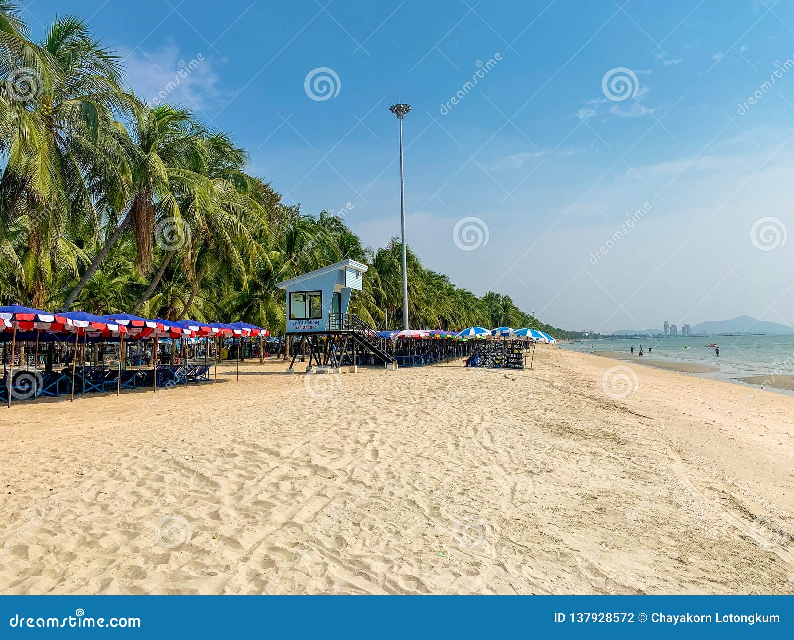 Admin Om oxiderer Bang Saen Beach, Chonburi, Thailand Editorial Photography - Image of multi,  chair: 137928572