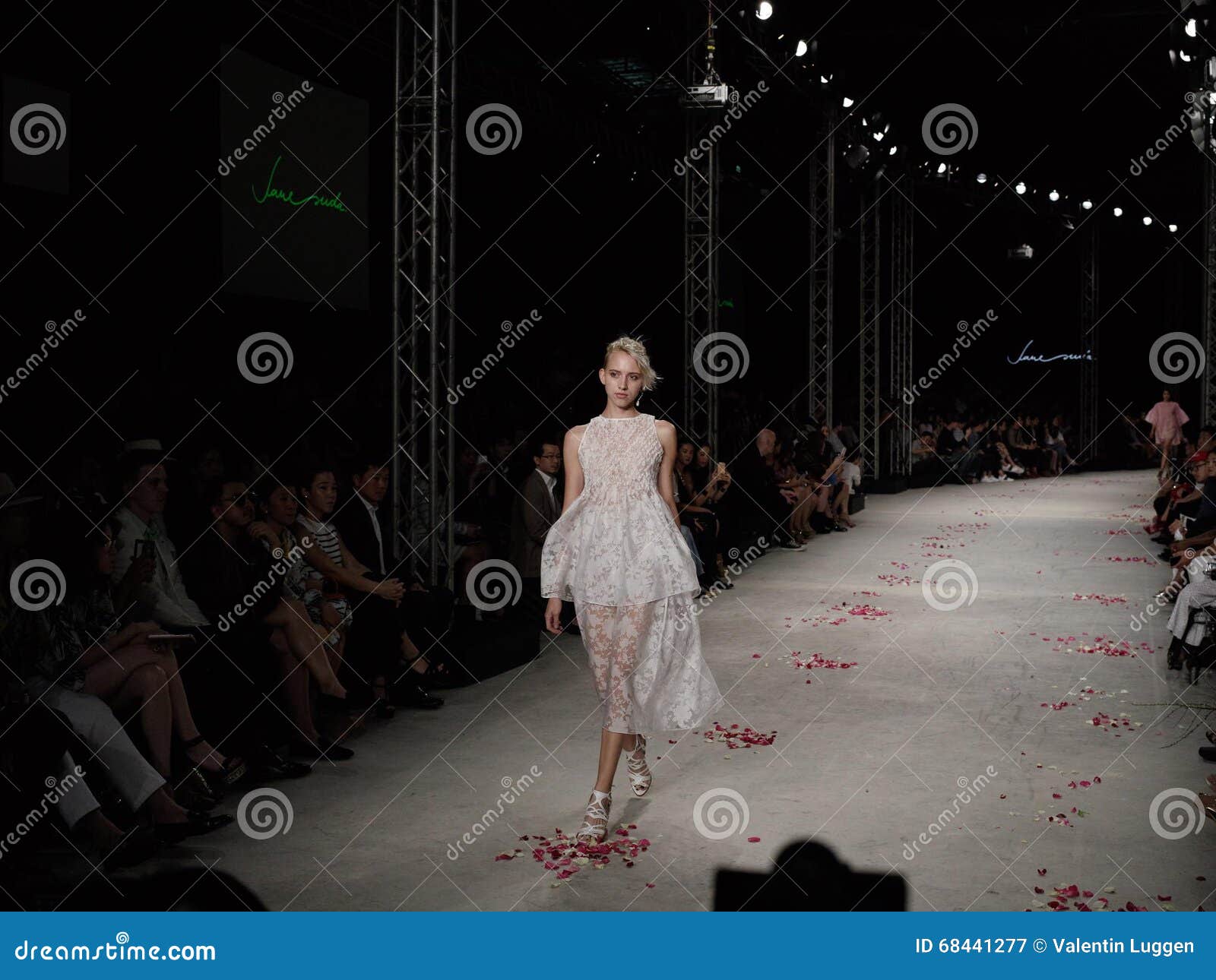 Bangkok Elle Fashion Week Run Way Editorial Photography - Image of ...