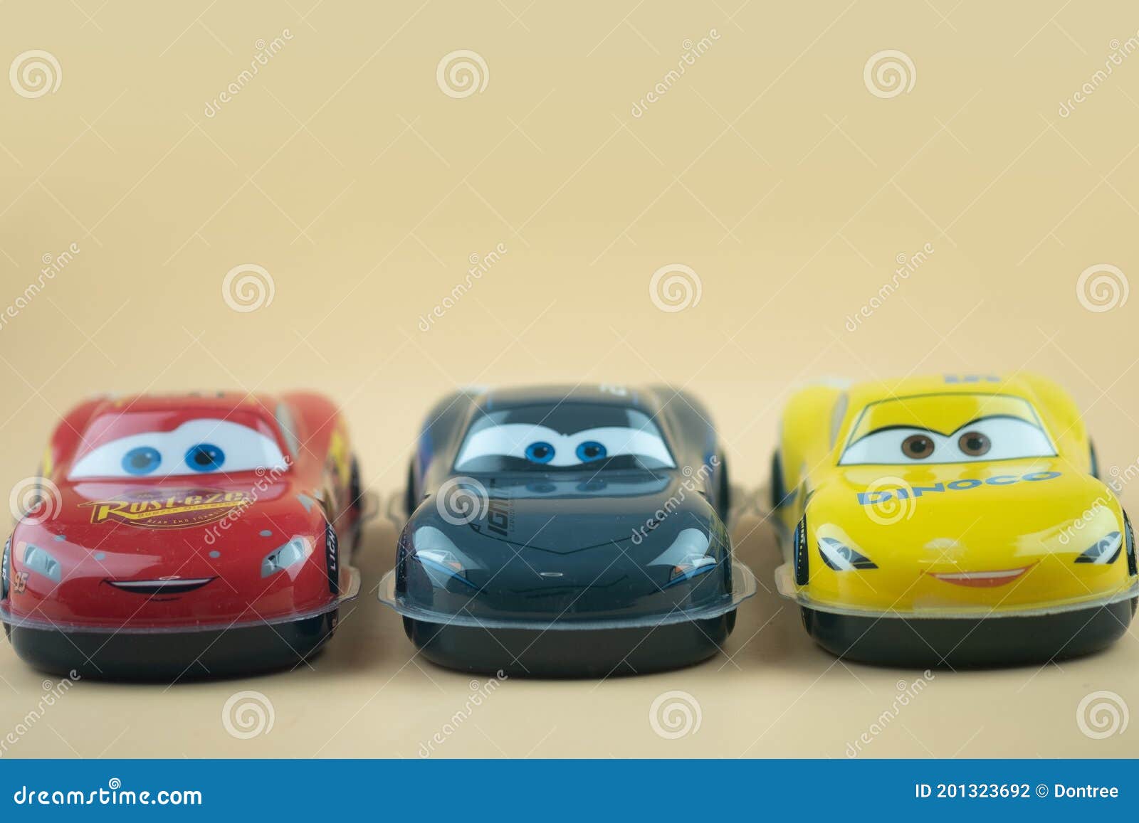 Carro Basico Cars - Lightning McQueen MATTEL