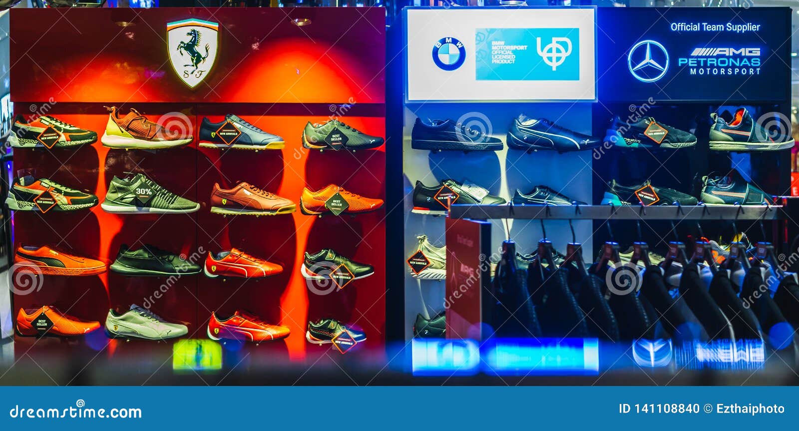 espejo de puerta panel Tío o señor Bangkok, Tailandia - 28 De Febrero De 2019: Puma Ferrari, Exhibición De Los  Zapatos Del Motorsport De BMW Y De AMG En La Tienda D Imagen editorial -  Imagen de sociedad, deslumbrante: 141108840