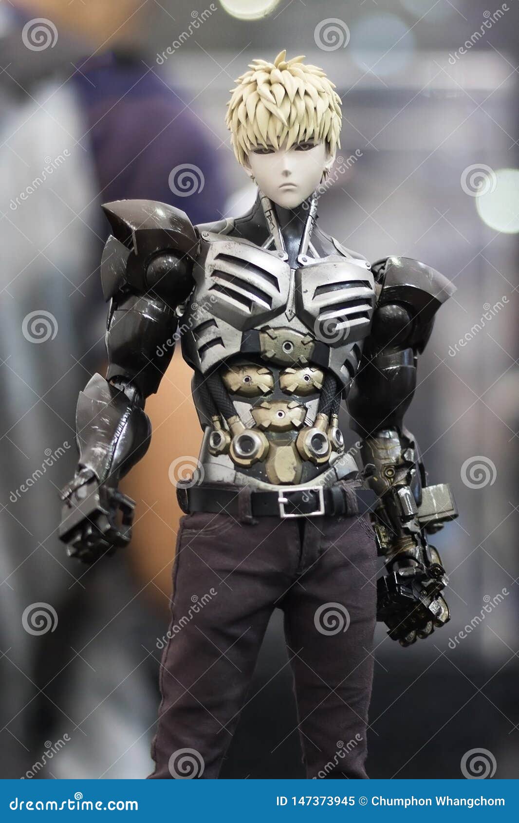 Bangkok, Tailandia - 6 De Mayo De 2017: Carácter De Genos O Del Modelo Realista Del Robot En Animado Un Hombre Del En La Imagen editorial - Imagen artificial, elegante: 147373945