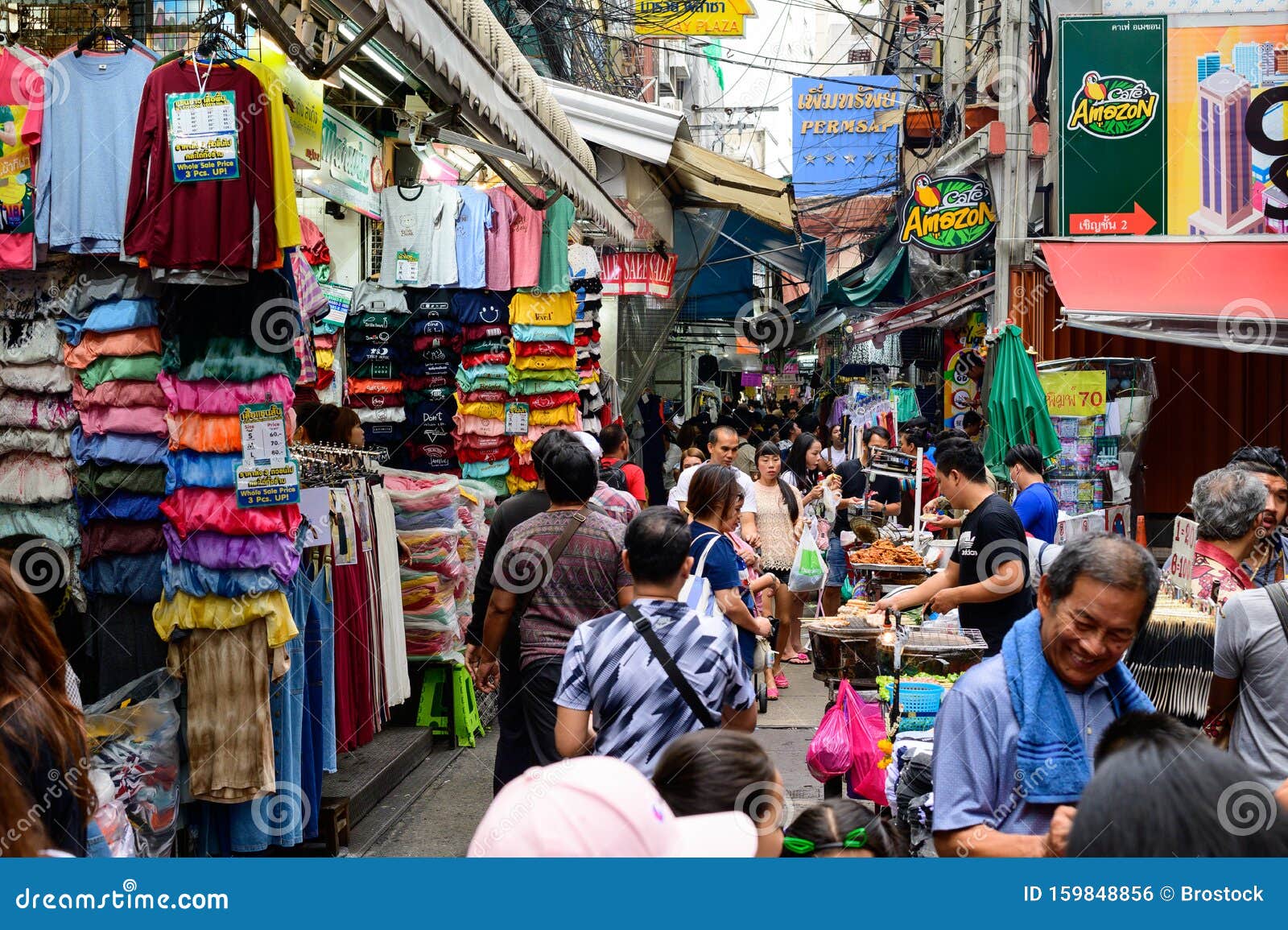 atraer Desgastado Impresión Bangkok, Tailandia - 22 De Setiembre De 2019 : Mercado Al Por Mayor De Ropa  Barata En Pratunam Foto editorial - Imagen de mercado, compras: 159848856