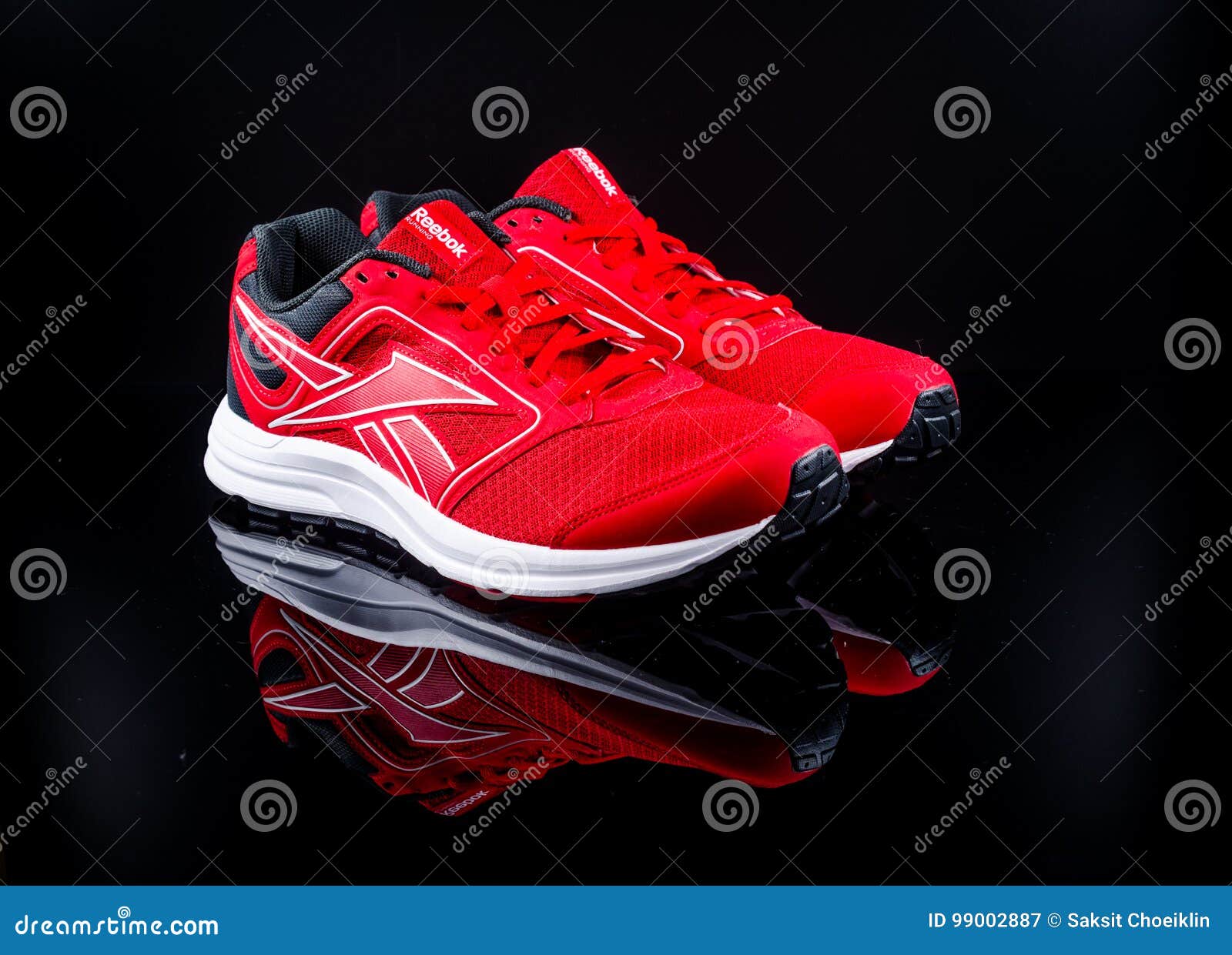 red reebok running shoes