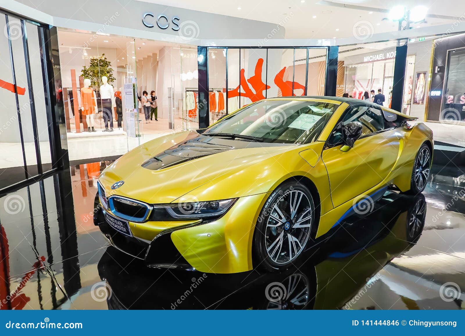 publiek saai Bijlage The New BMW I8 Roadster 2018, BMW`s Convertible Hybrid Performance Car  Presented in Icon Siam 2019 Editorial Photo - Image of bangkokthailand,  electric: 141444846